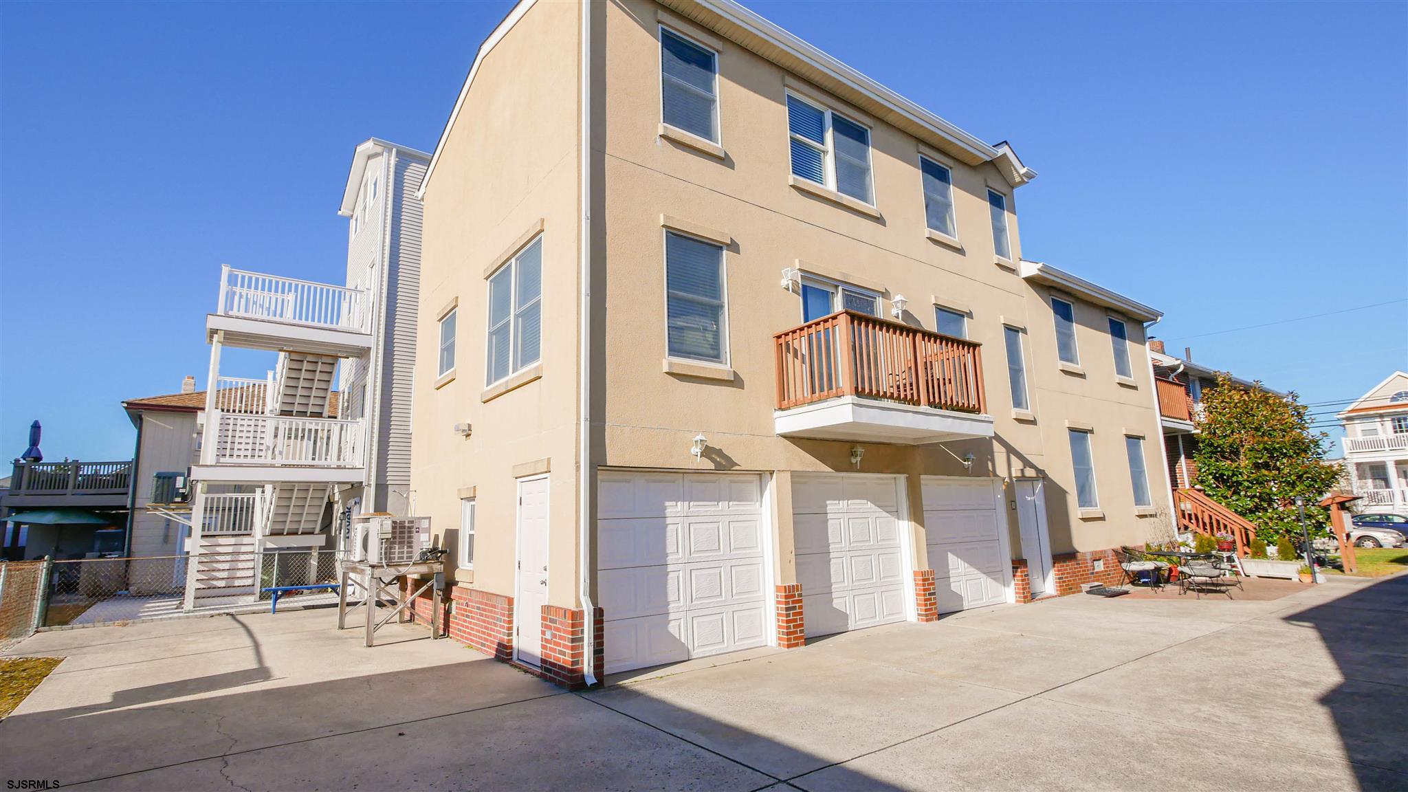 10 N Adams Ave