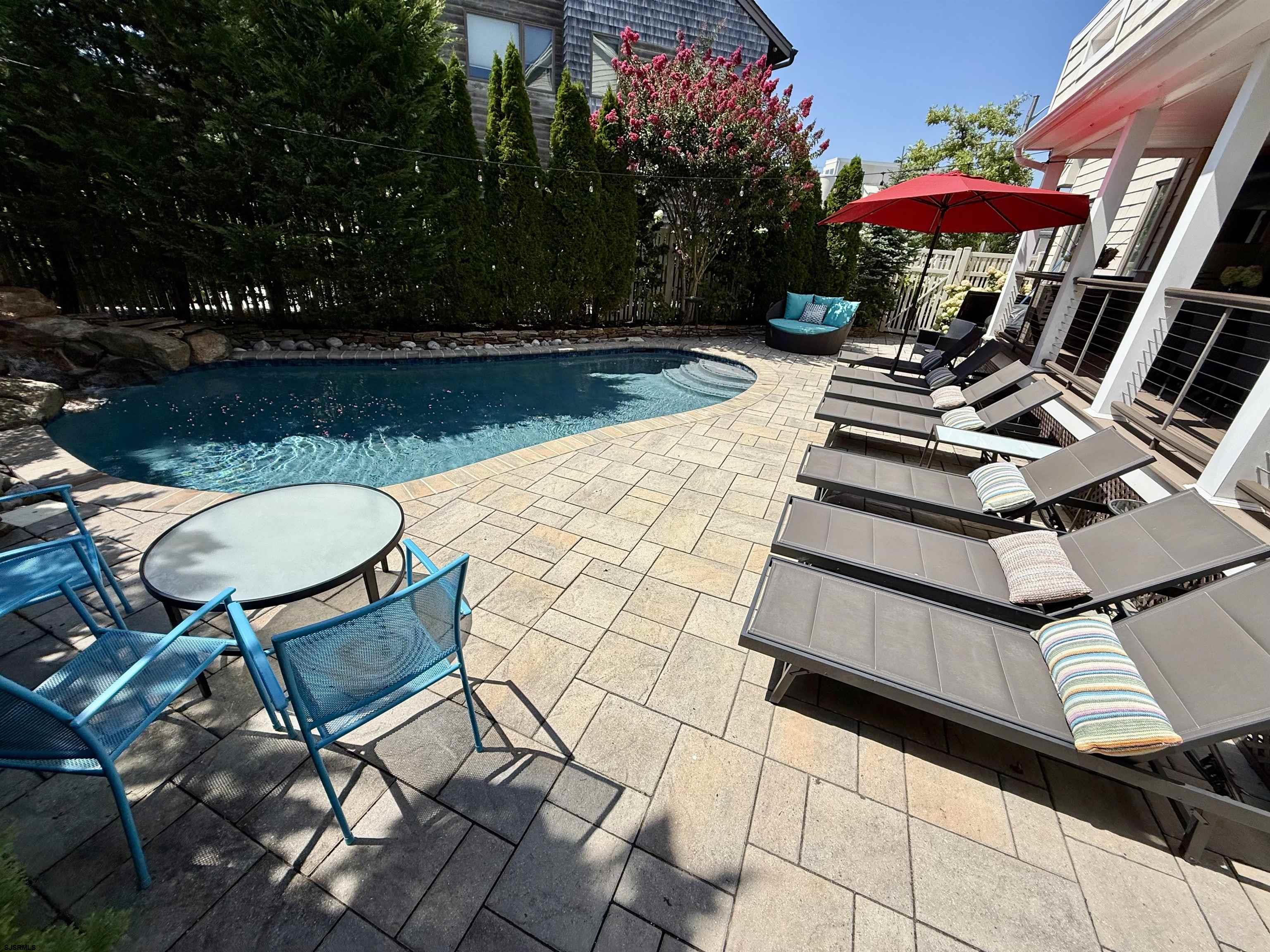 4 Brunswick Ct