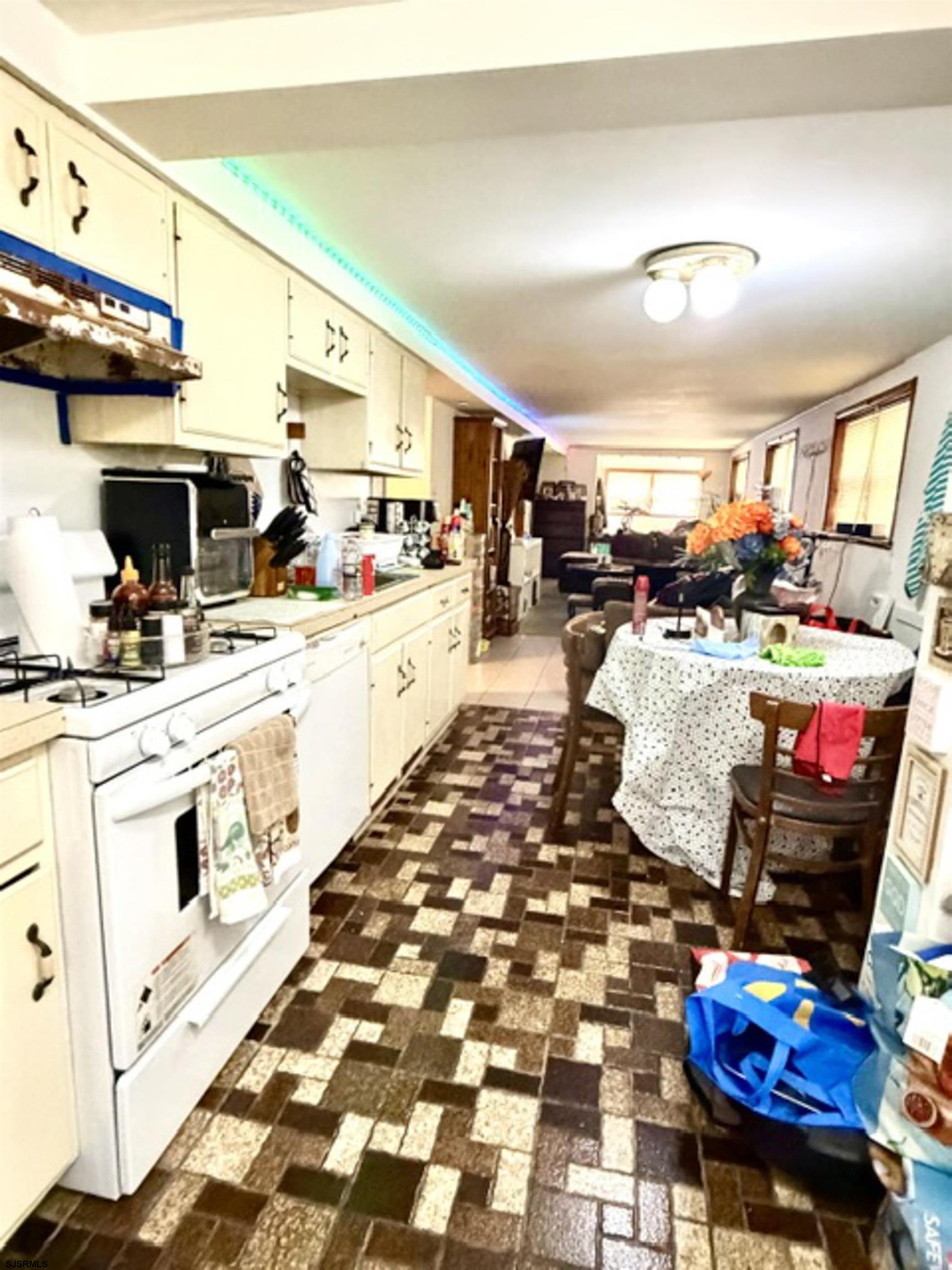 5 N Hillside Ave
