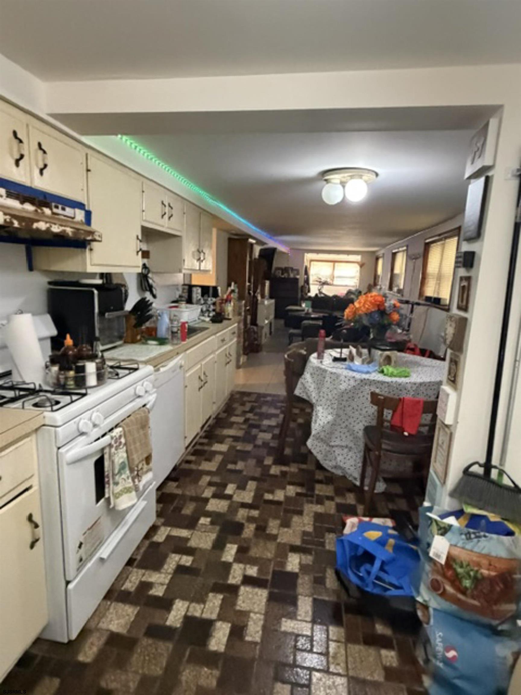 5 N Hillside Ave