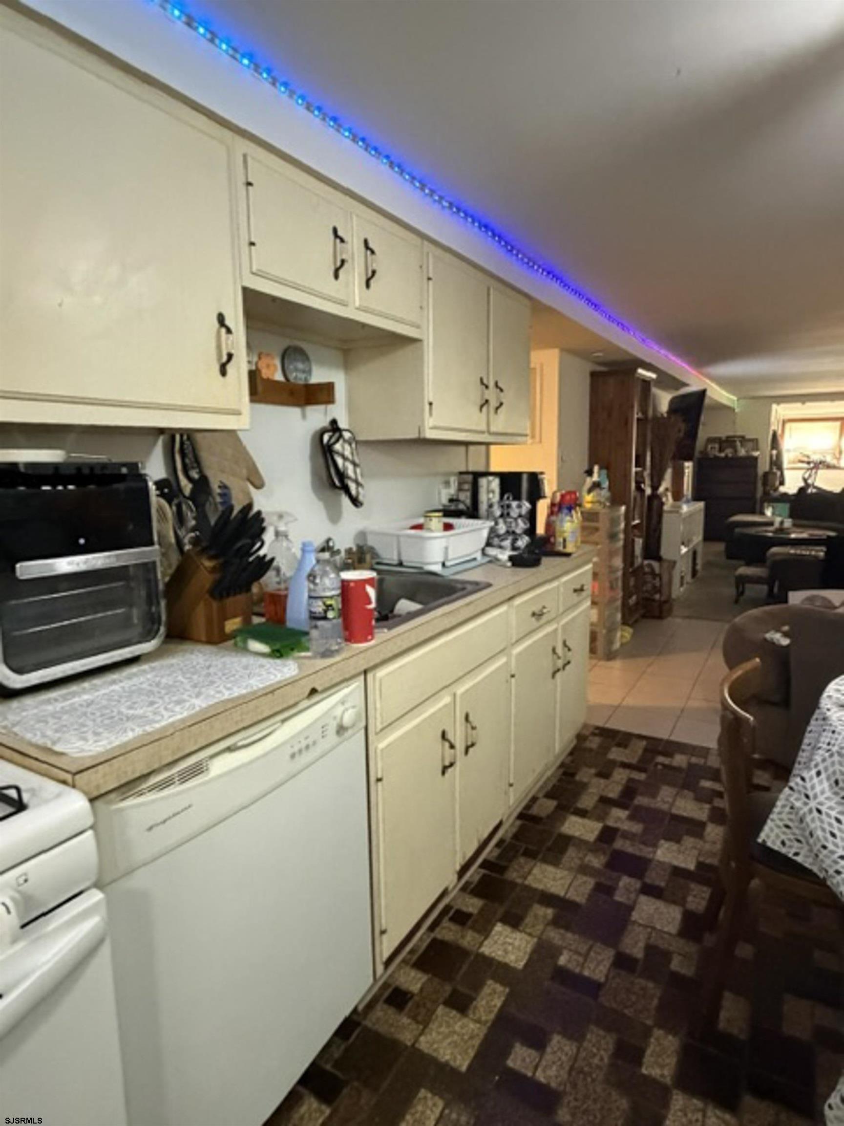 5 N Hillside Ave