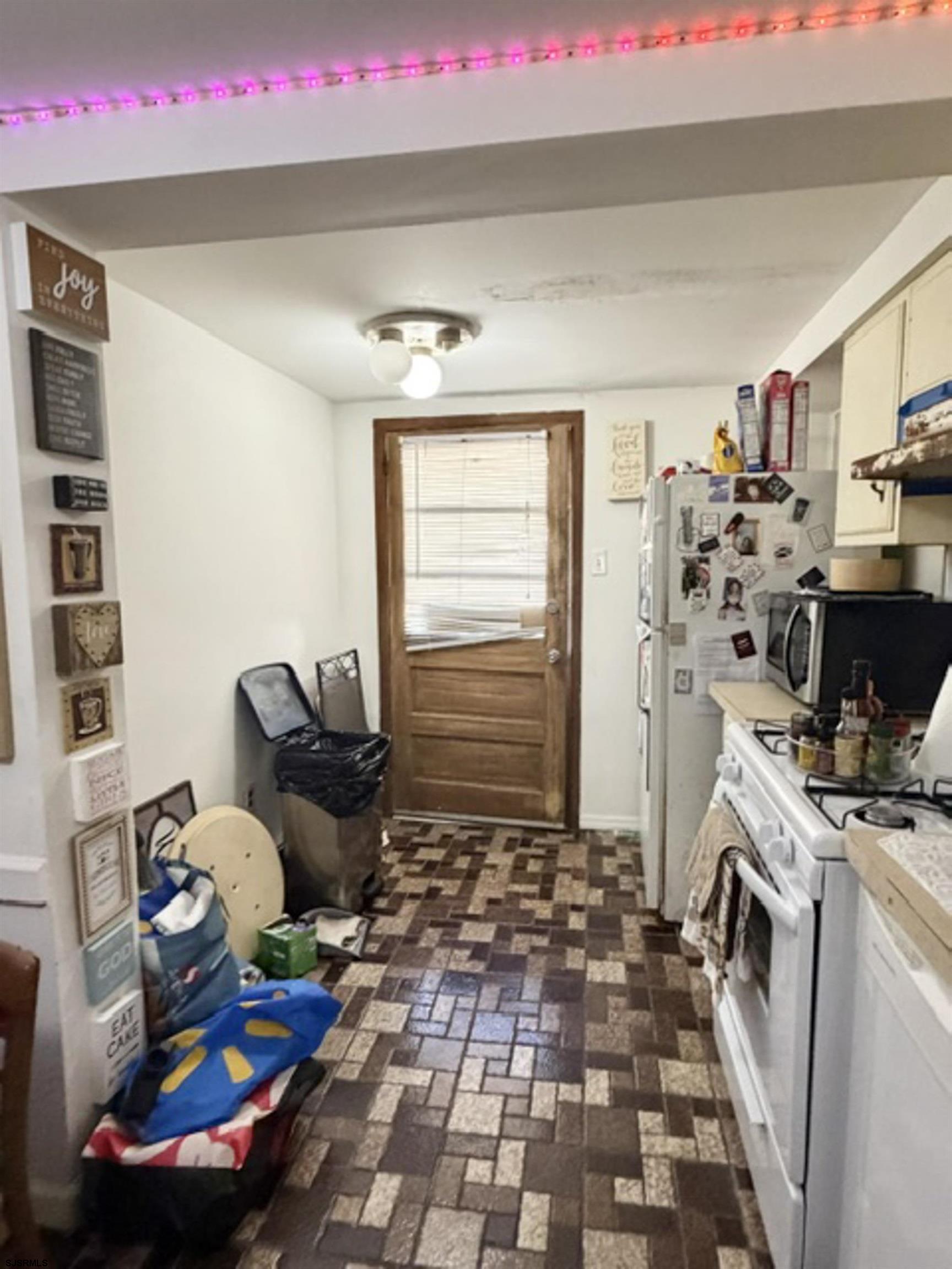 5 N Hillside Ave