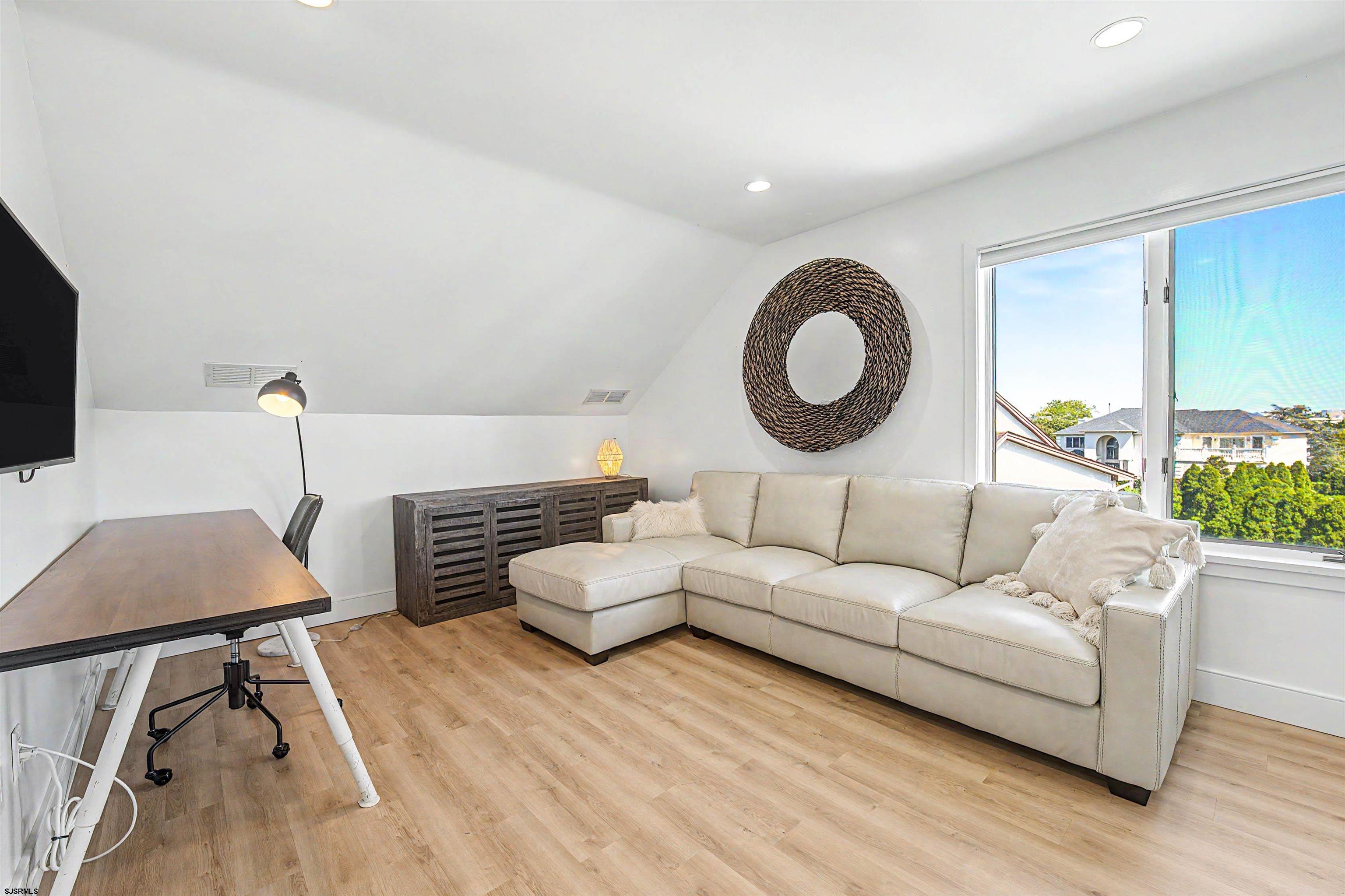 4 Brunswick Ct