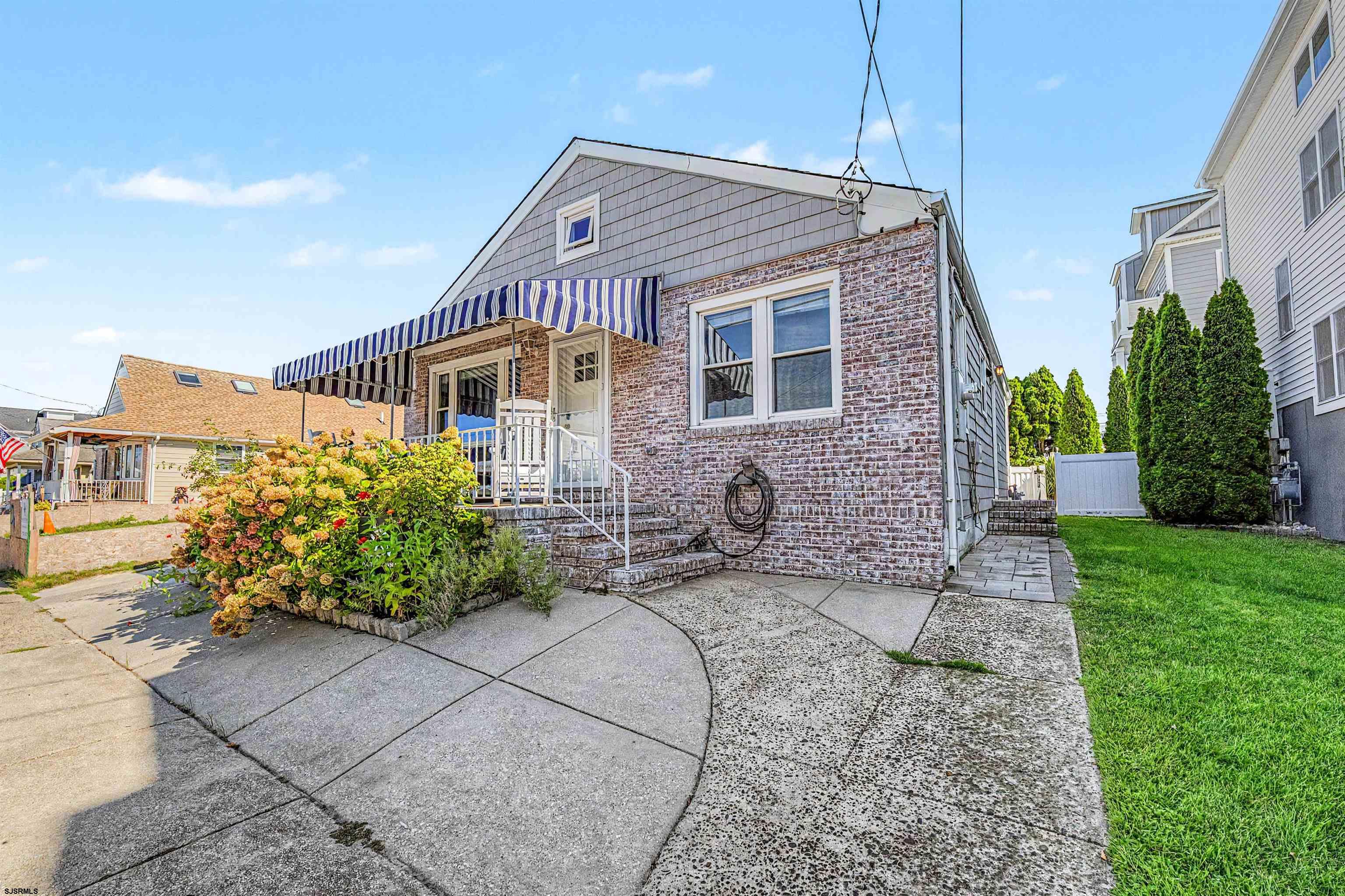 205 N Delavan Ave