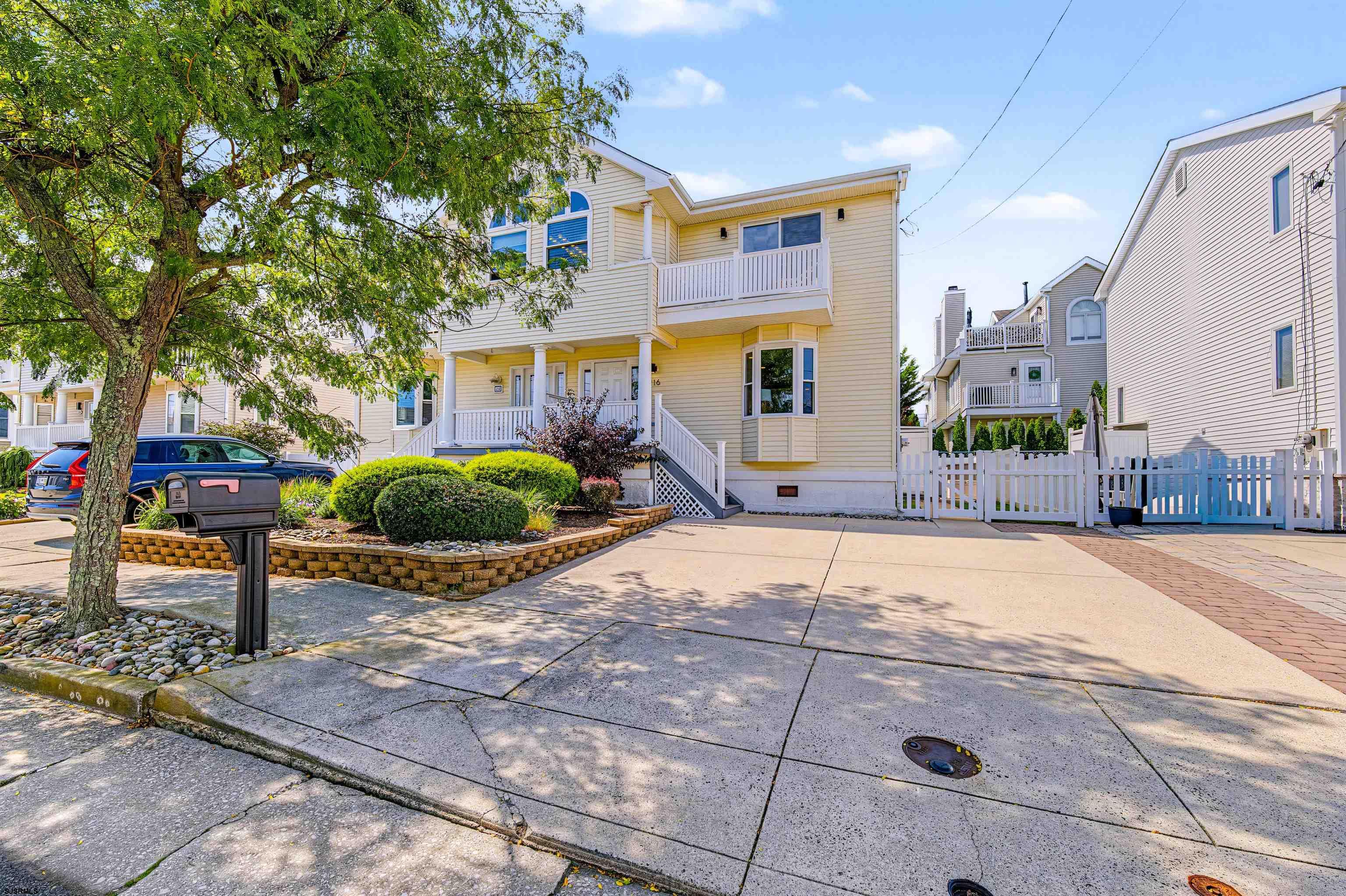 216 N Coolidge Ave