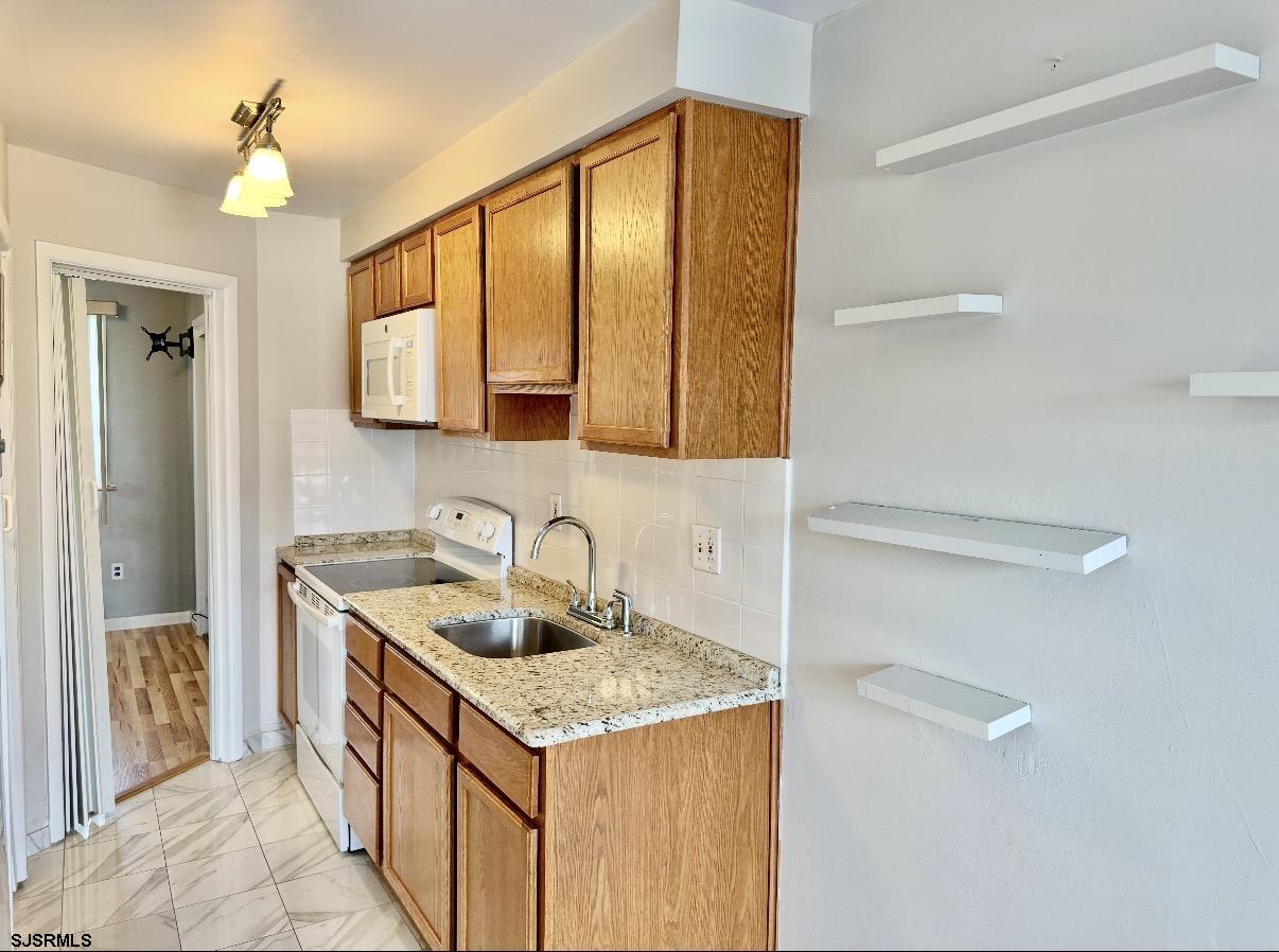 9600 Amherst Ave Unit: 3