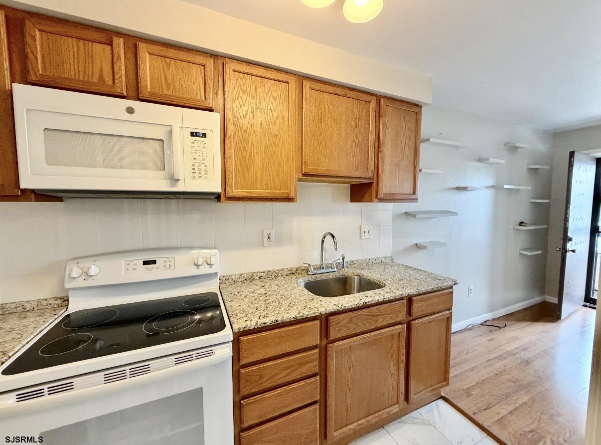 9600 Amherst Ave Unit: 3