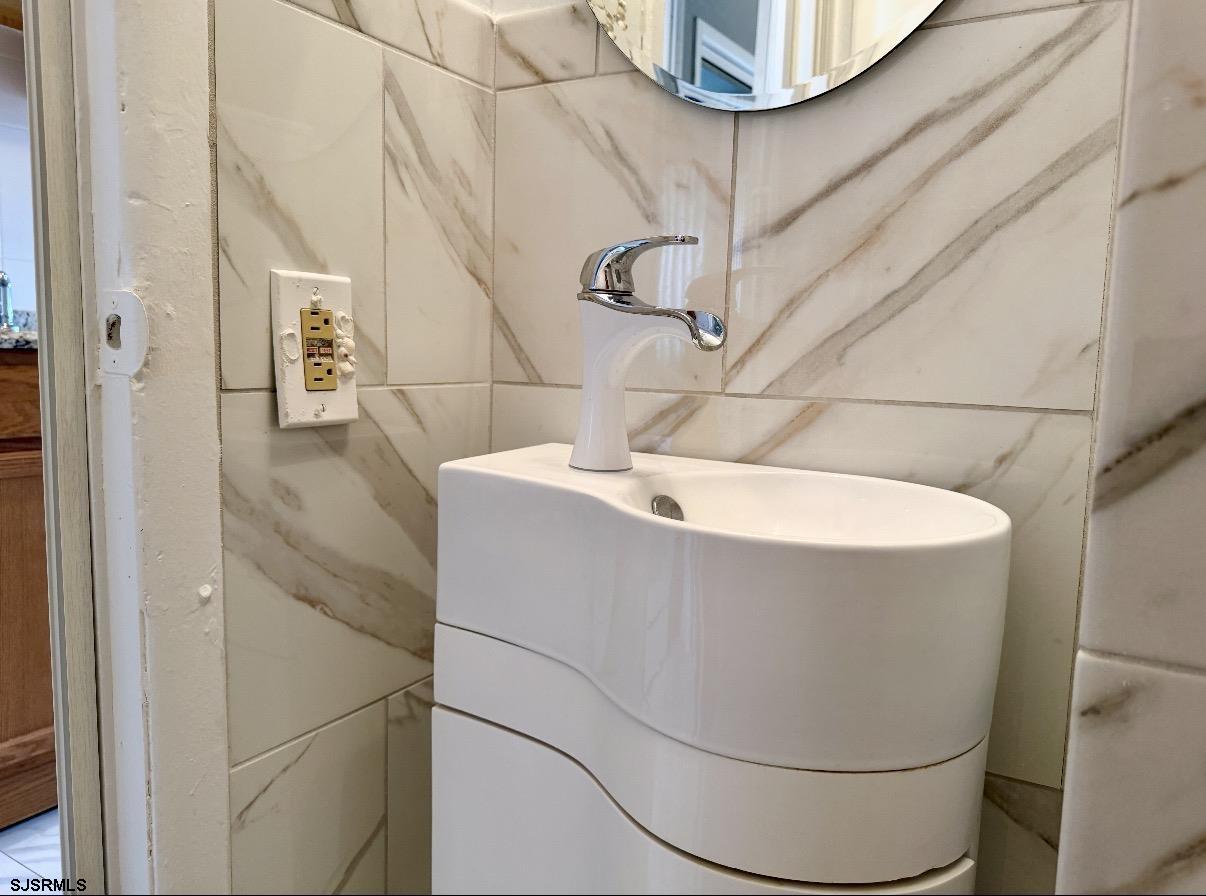 9600 Amherst Ave Unit: 3
