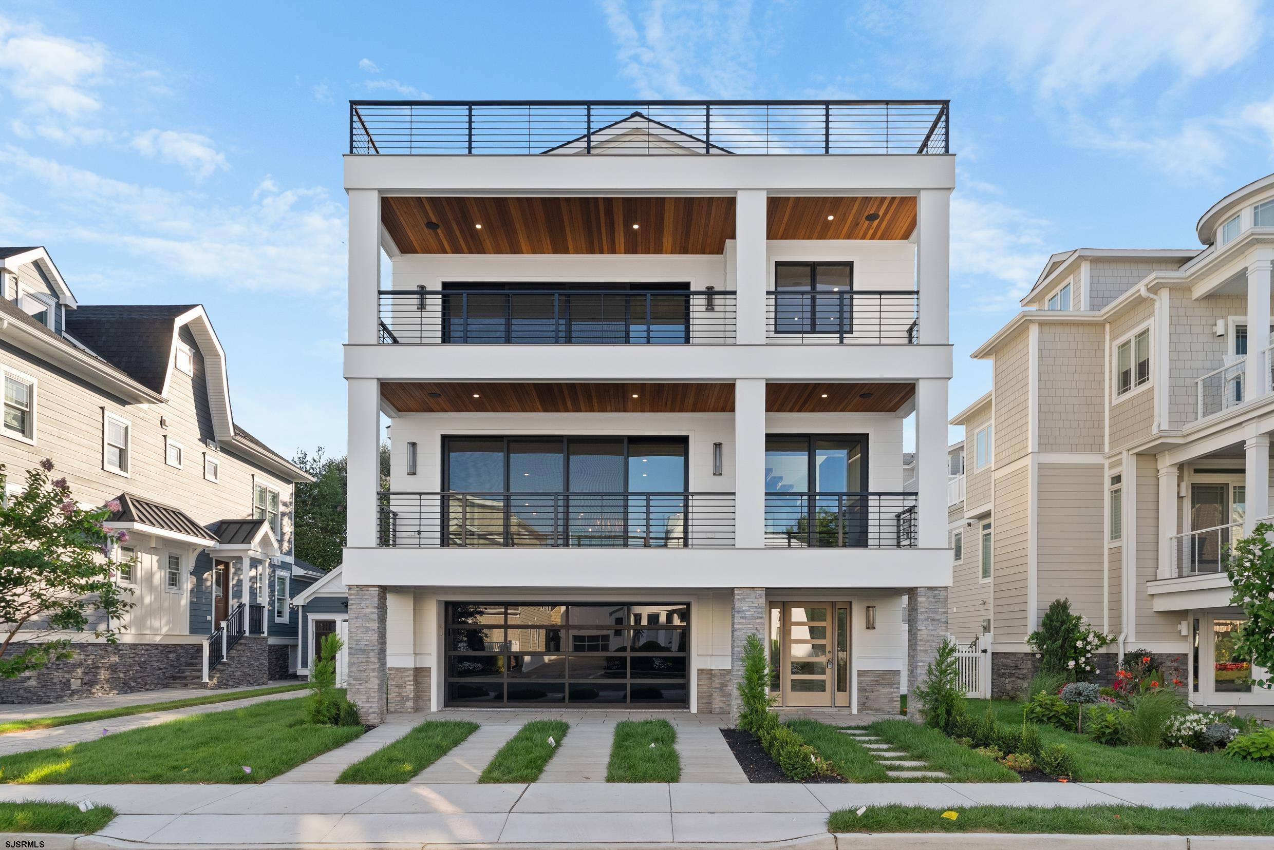 104 S Thurlow Ave