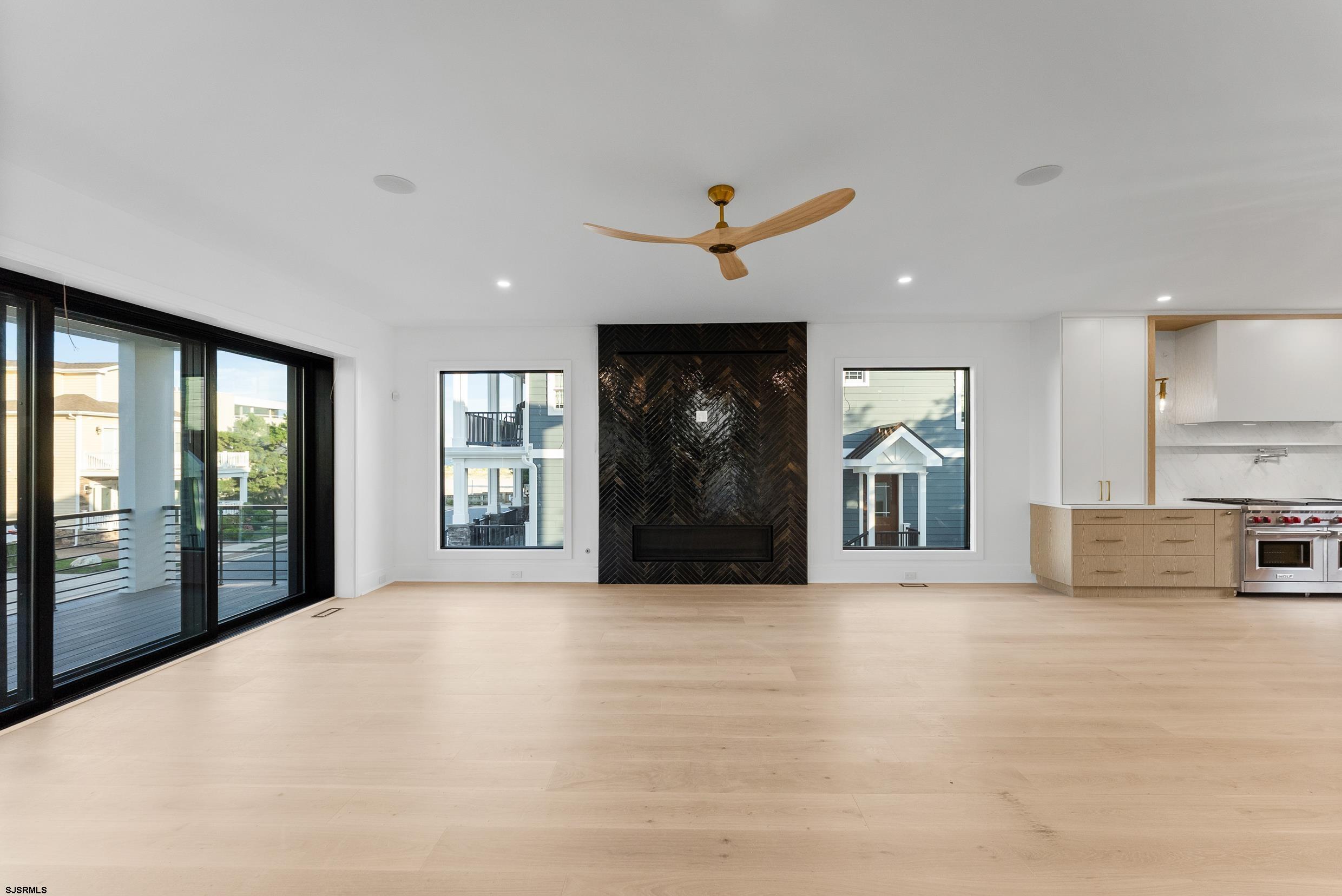 104 S Thurlow Ave