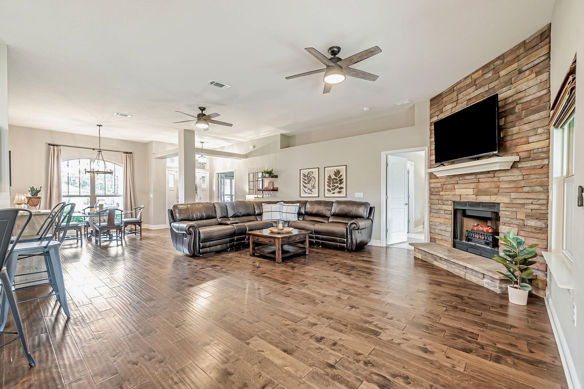 6562 Longview Street