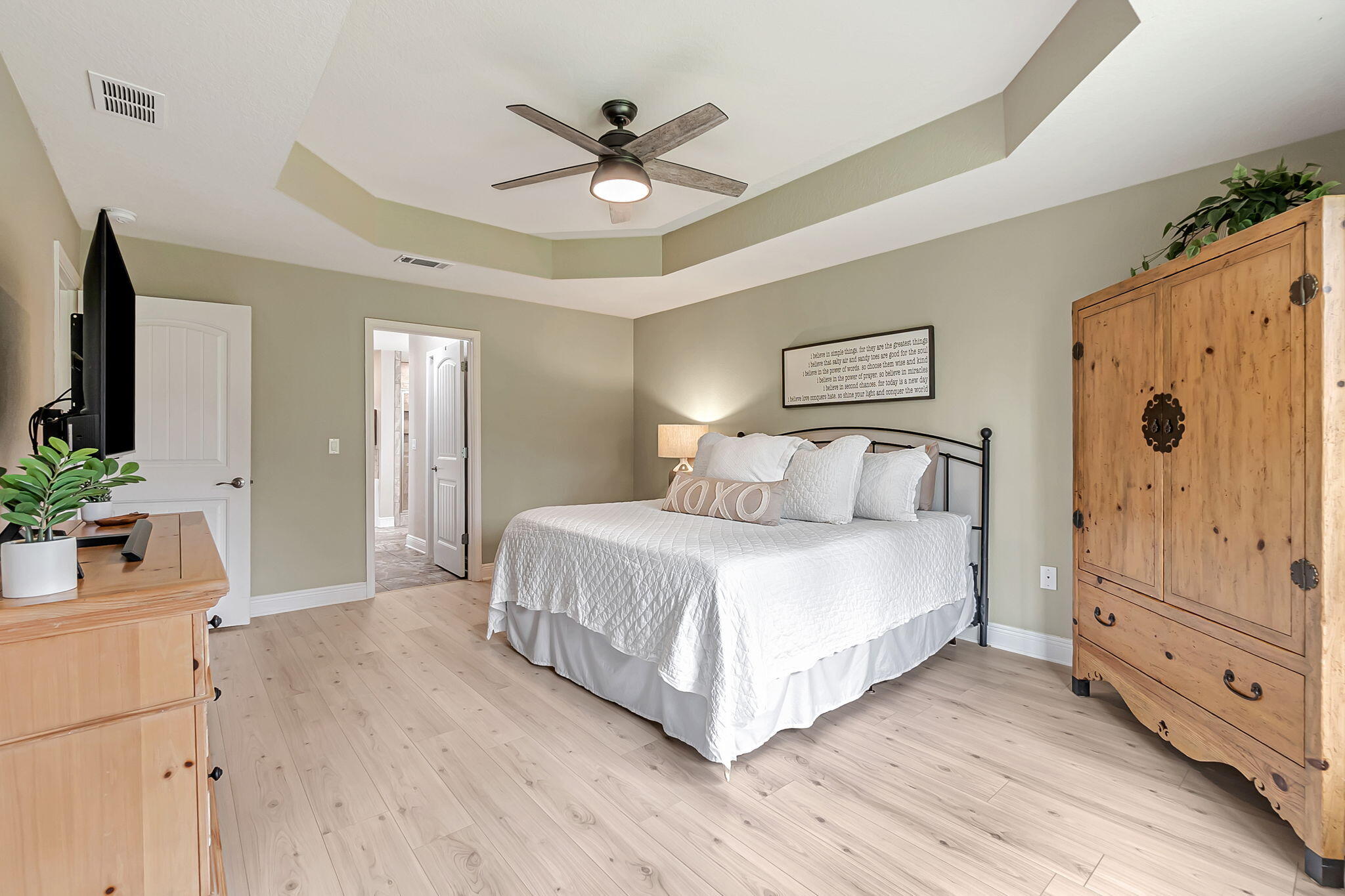 6562 Longview Street