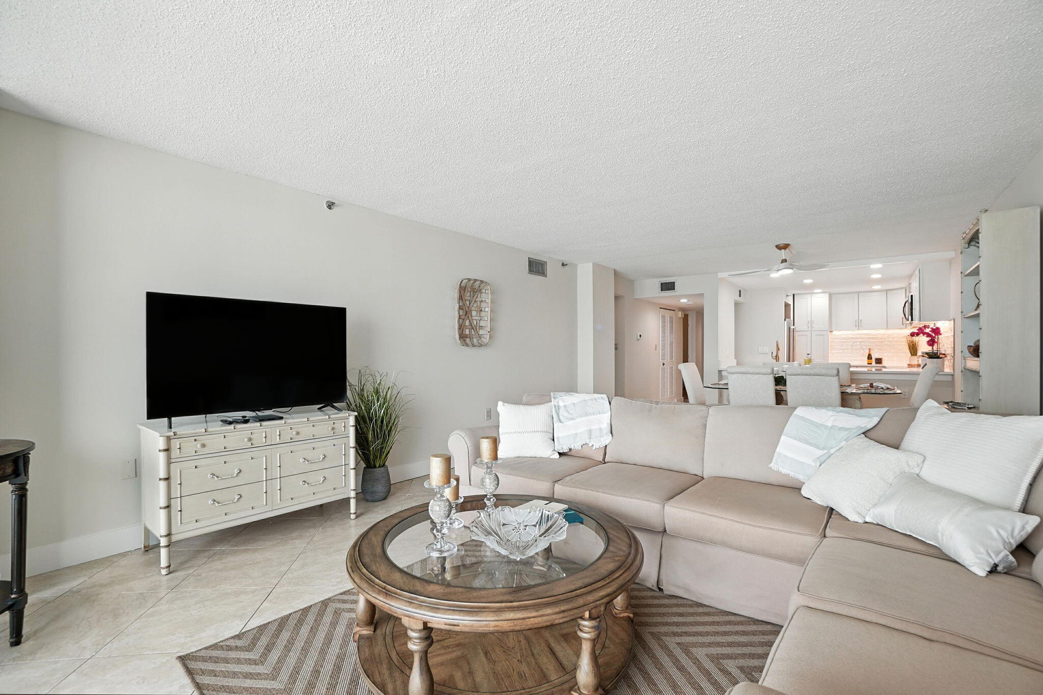 381 Santa Rosa Boulevard, W709