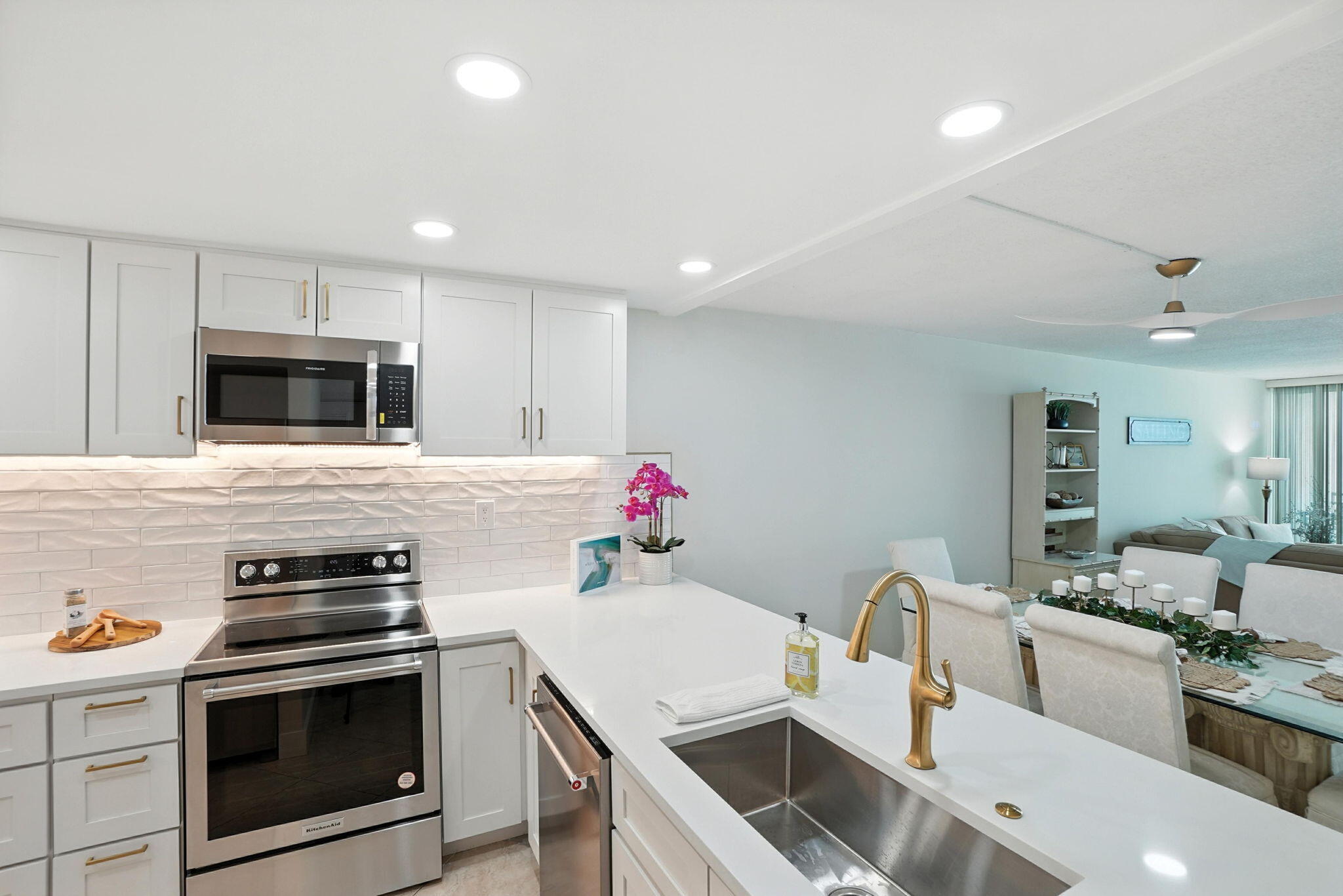 381 Santa Rosa Boulevard, W709