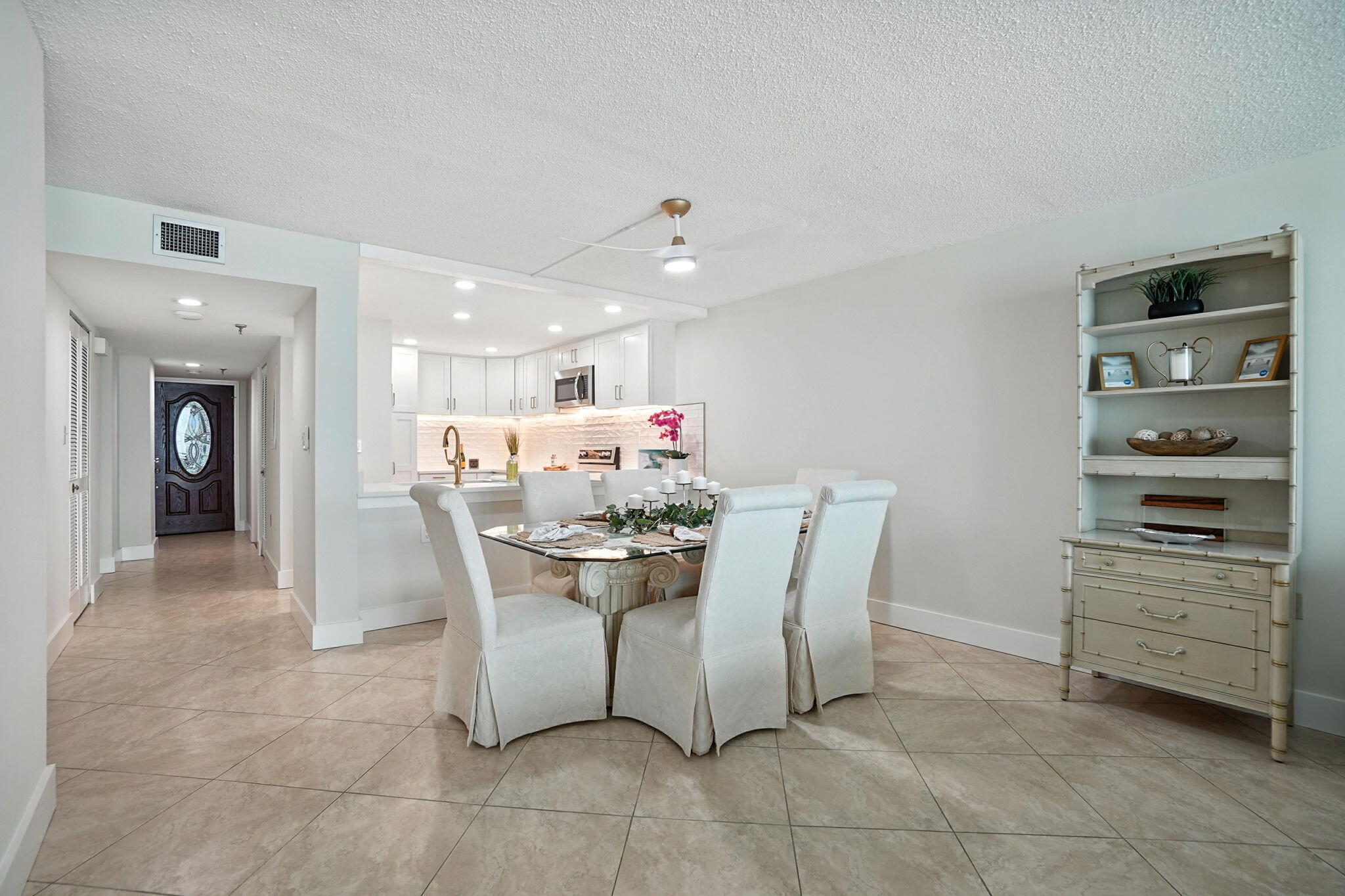 381 Santa Rosa Boulevard, W709