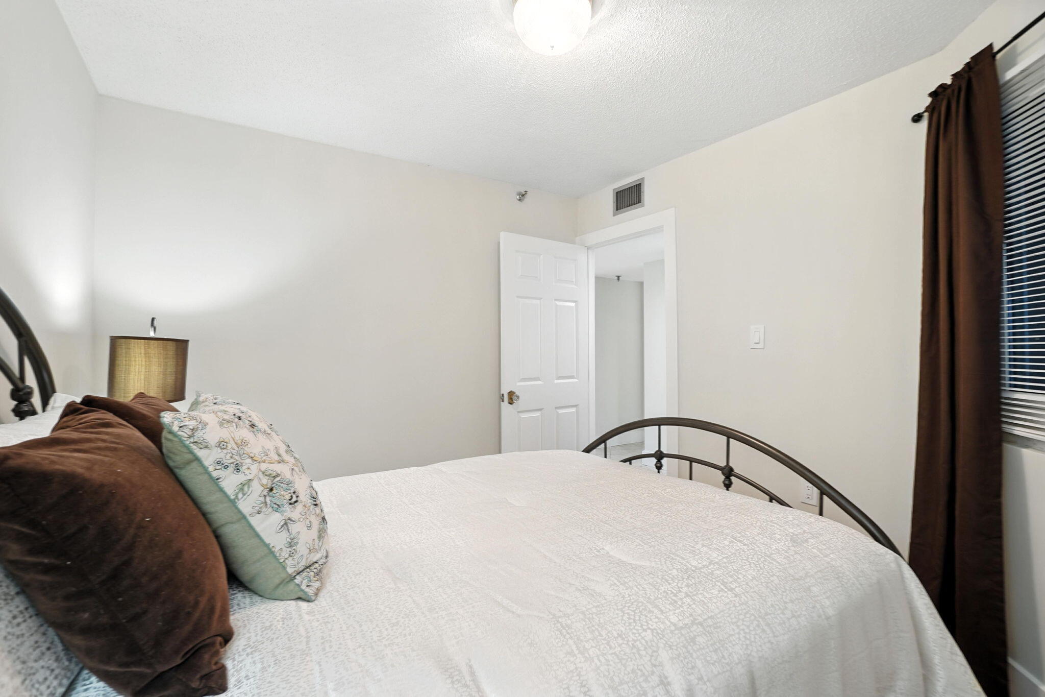 381 Santa Rosa Boulevard, W709