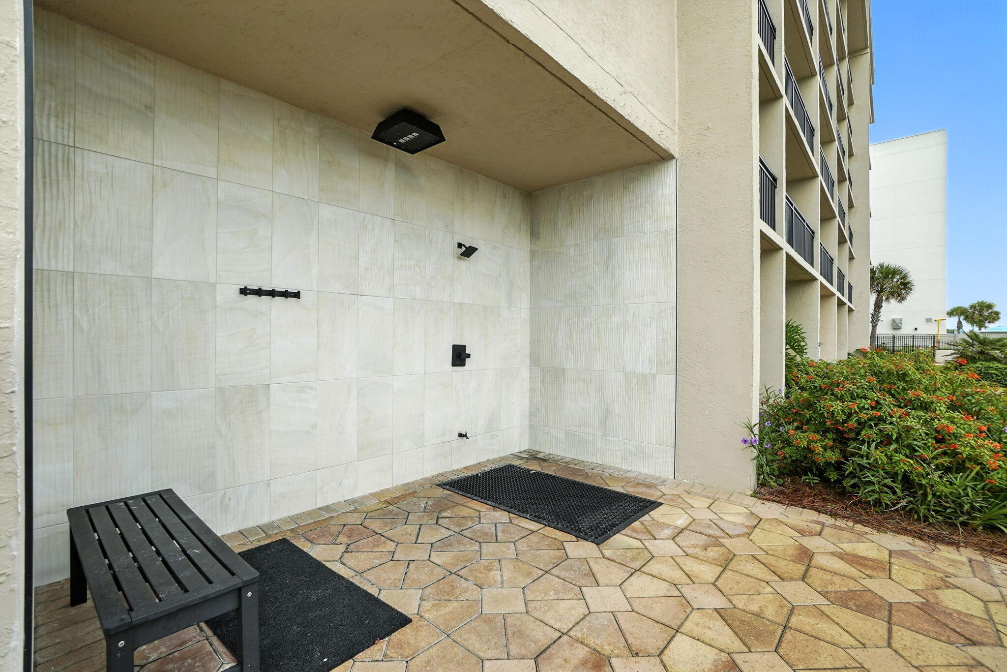 381 Santa Rosa Boulevard, W709