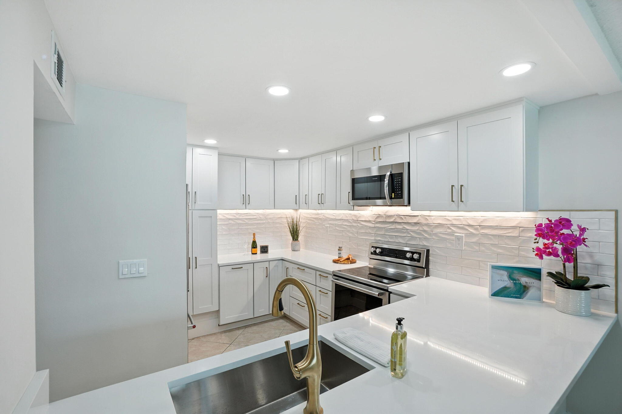 381 Santa Rosa Boulevard, W709