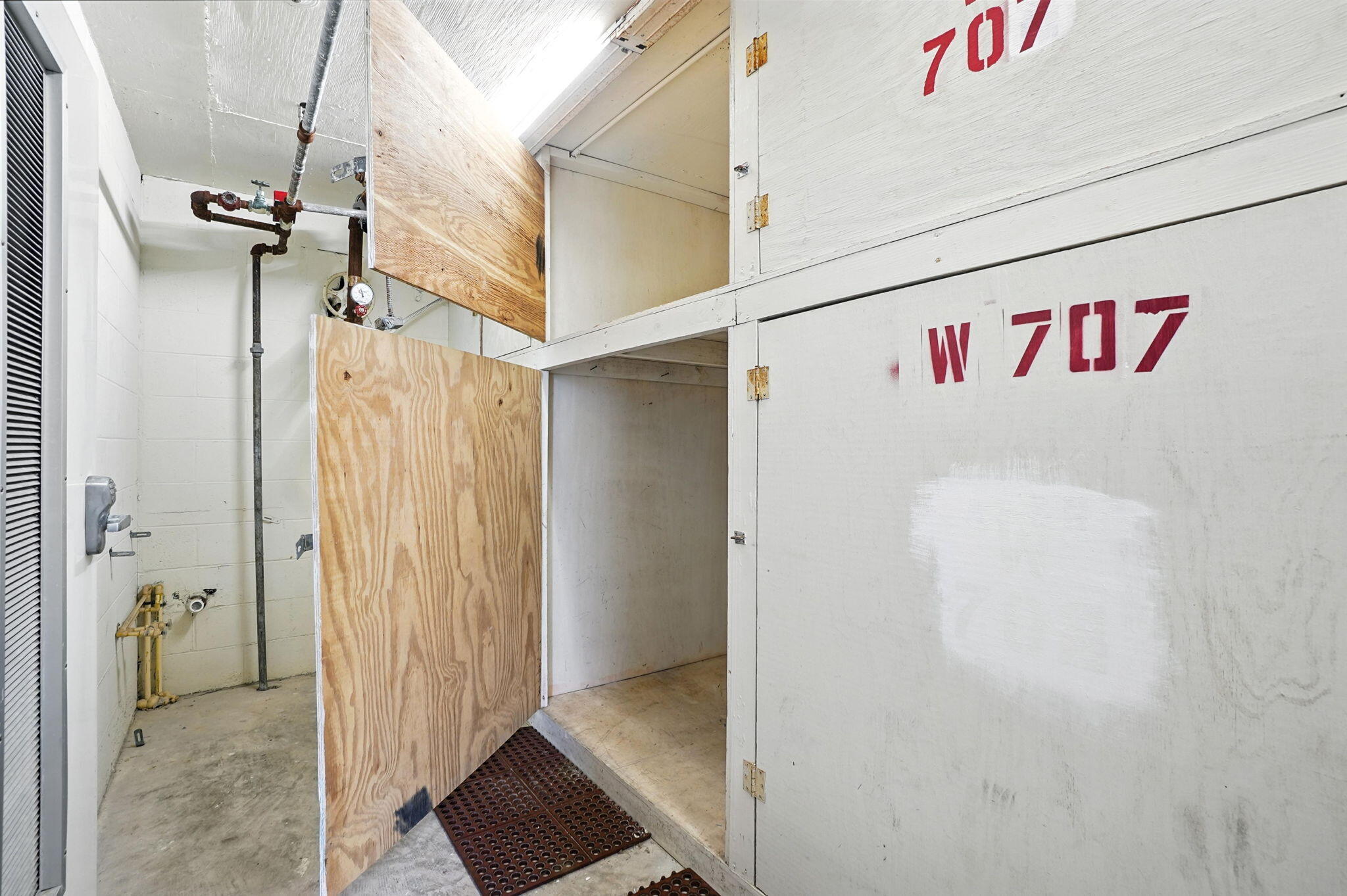 381 Santa Rosa Boulevard, W709