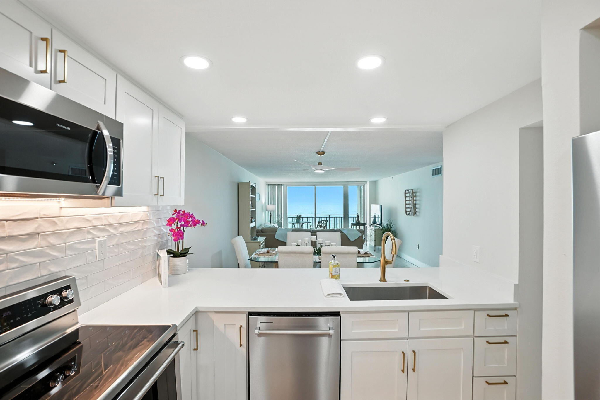 381 Santa Rosa Boulevard, W709