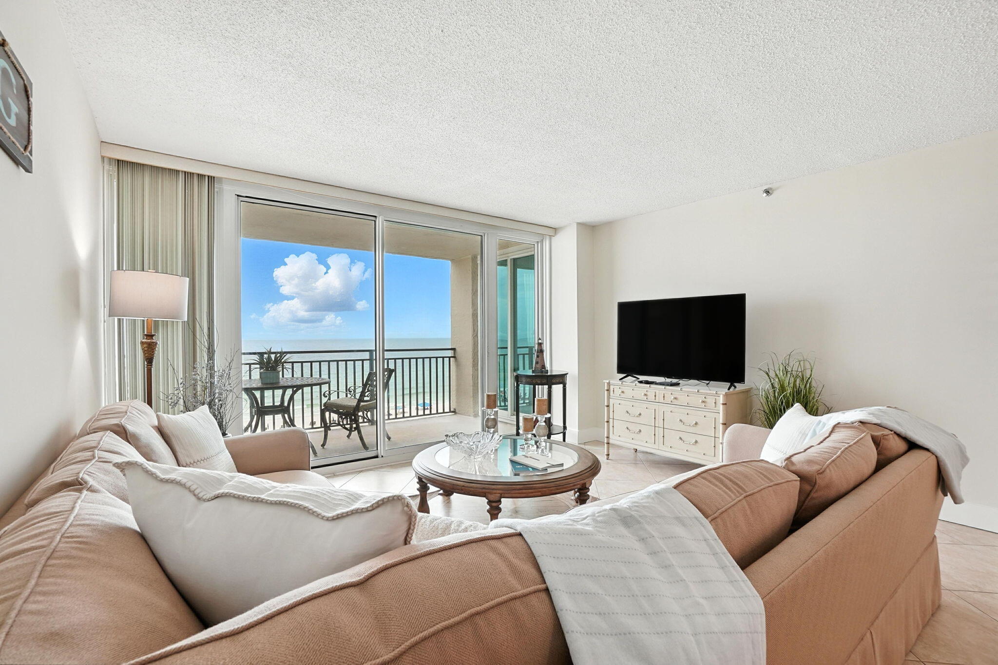 381 Santa Rosa Boulevard, W709