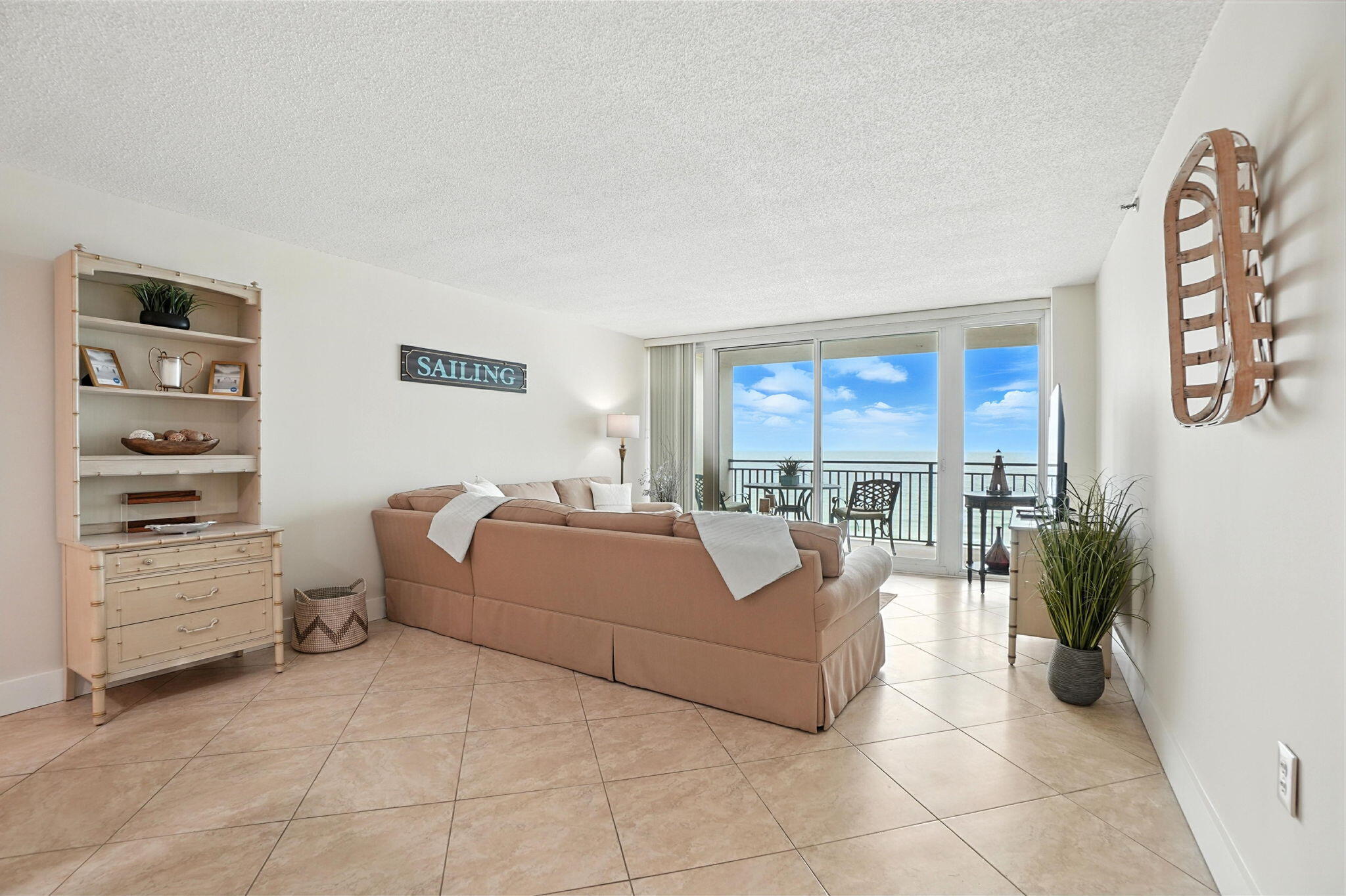 381 Santa Rosa Boulevard, W709