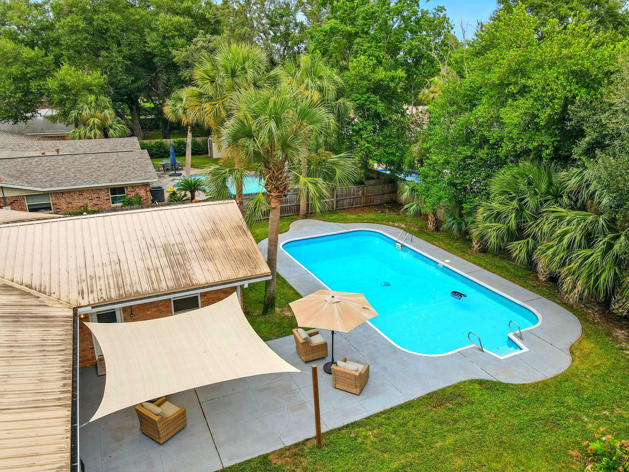 616 NE Fairway Avenue