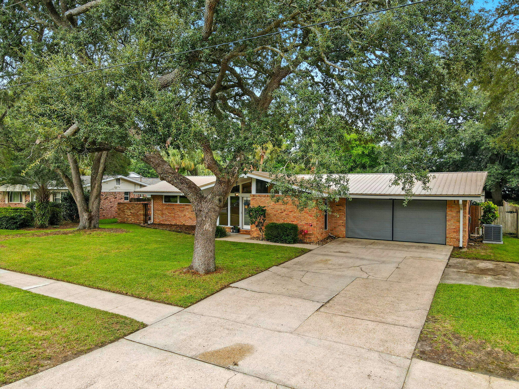 616 NE Fairway Avenue