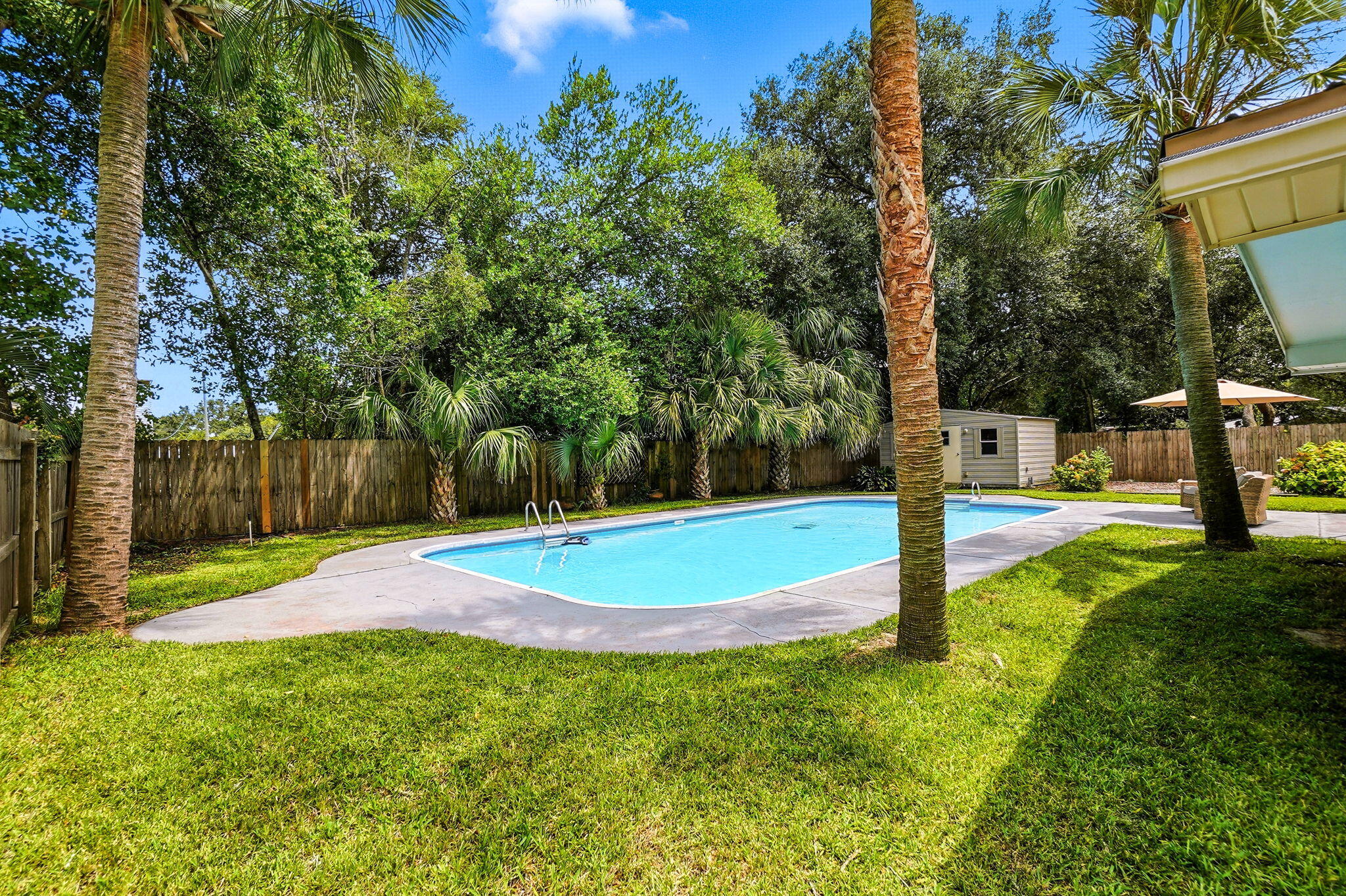 616 NE Fairway Avenue