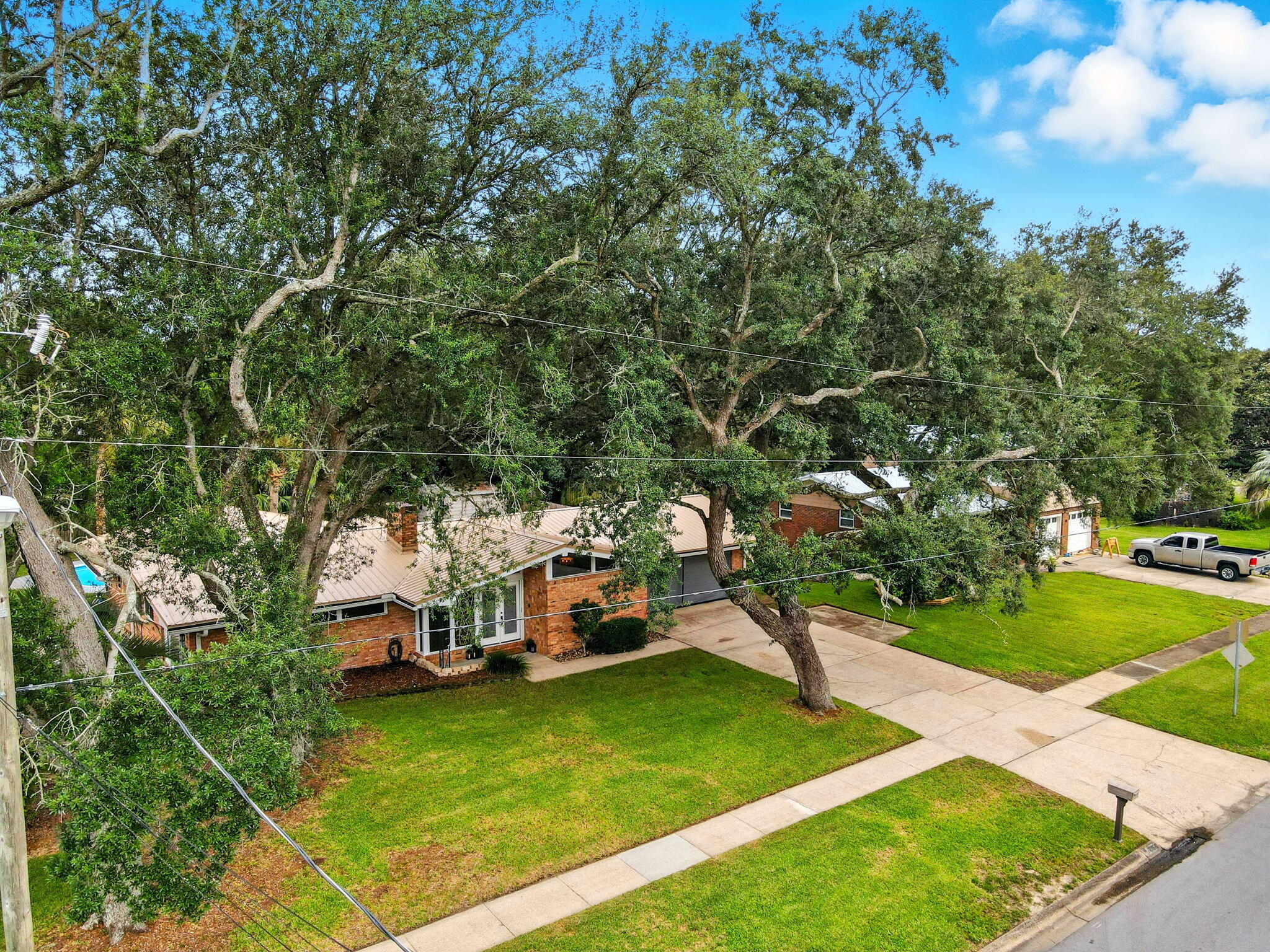 616 NE Fairway Avenue