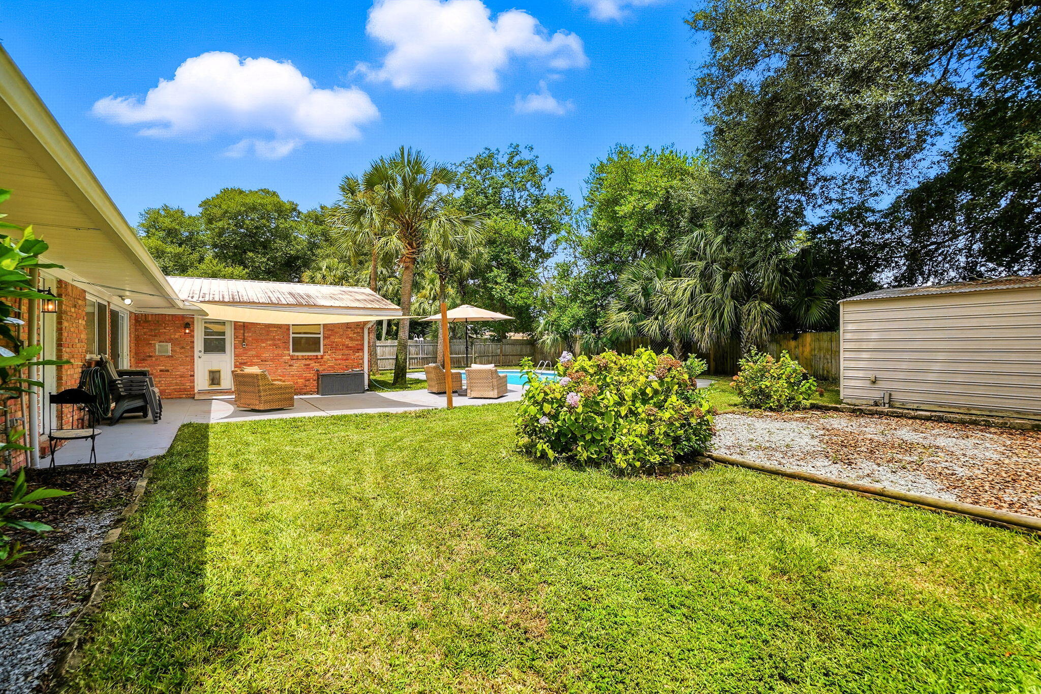 616 NE Fairway Avenue