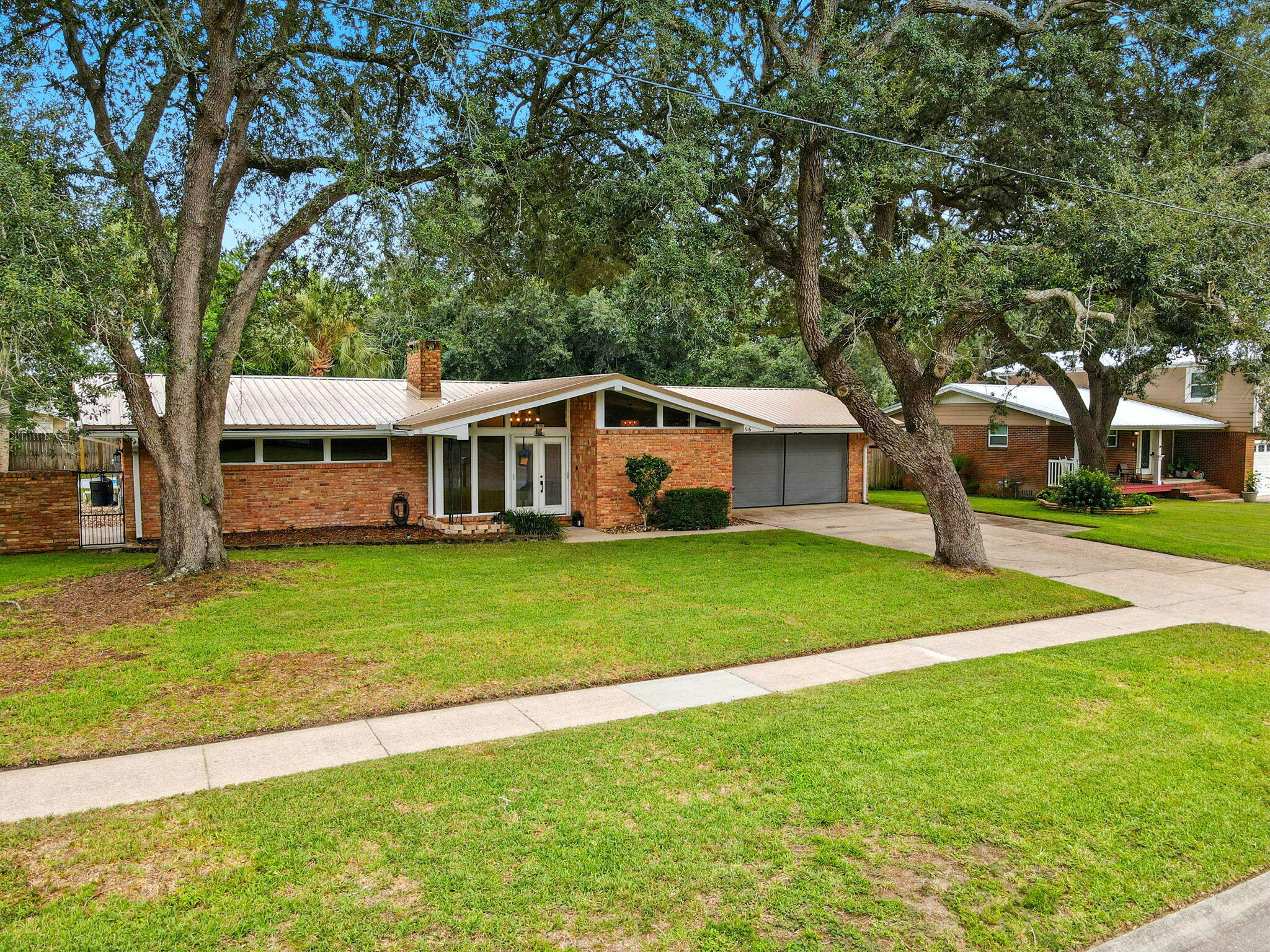 616 NE Fairway Avenue