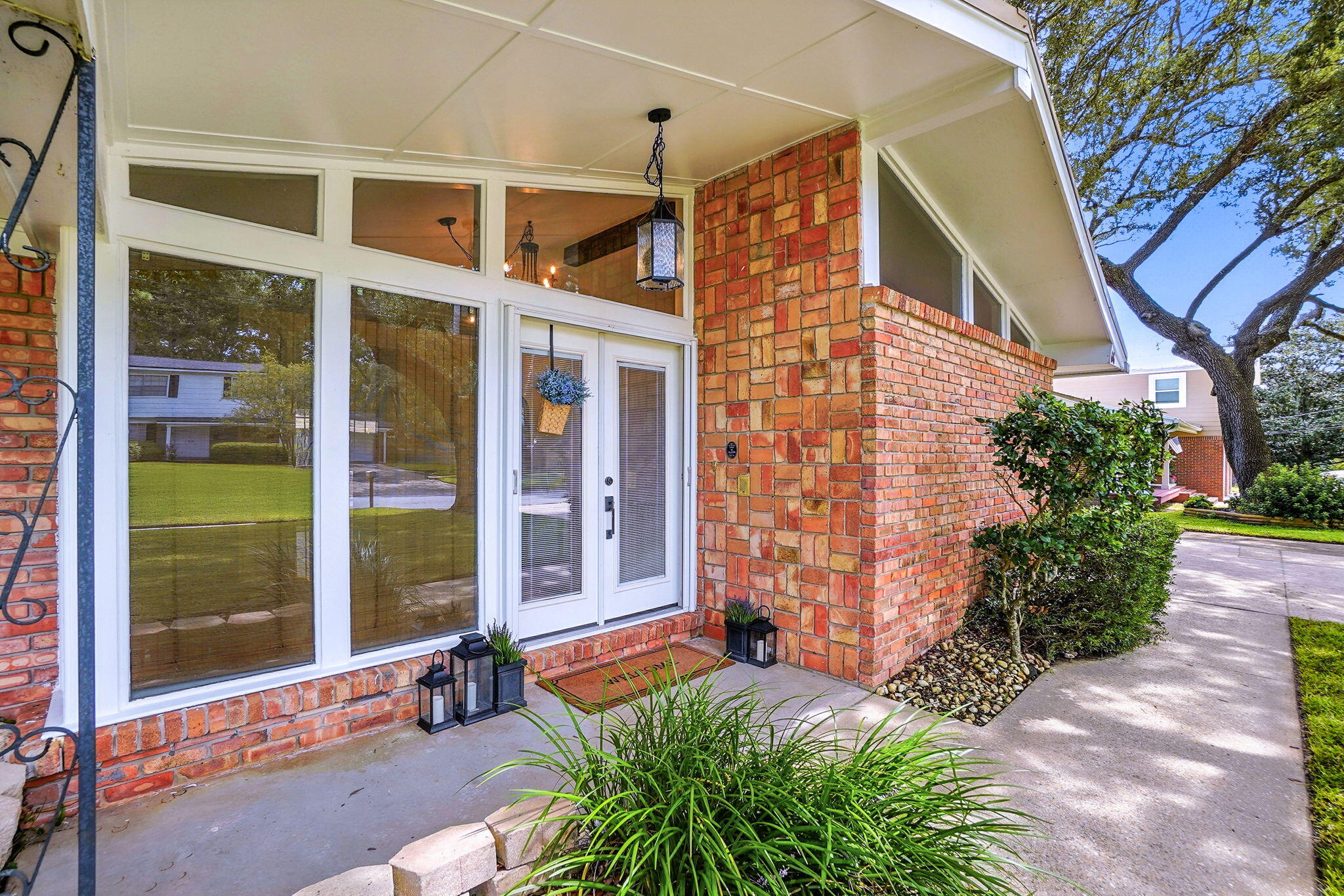 616 NE Fairway Avenue