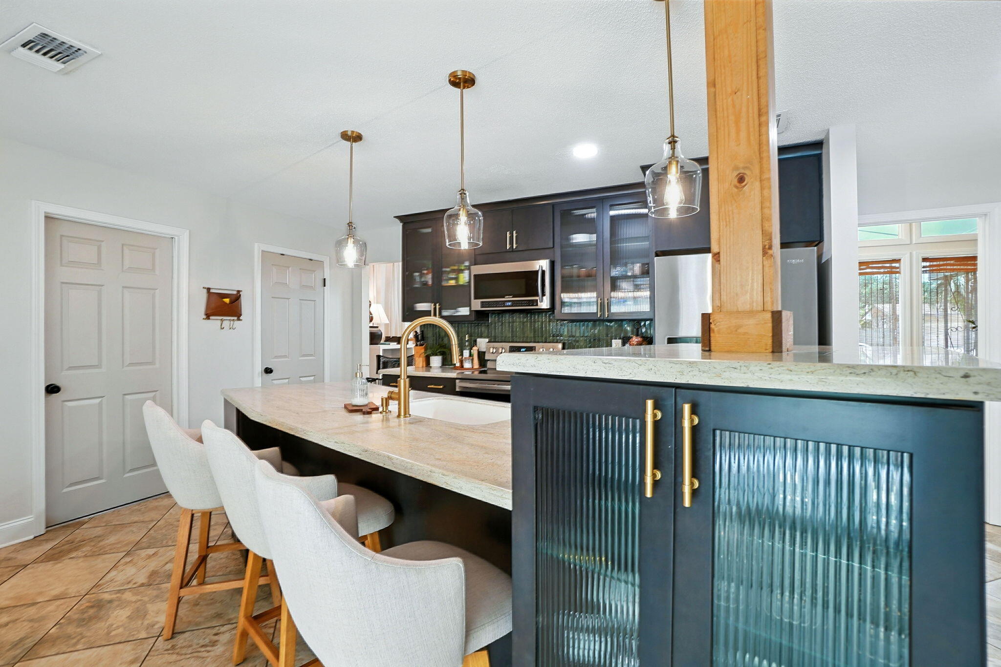 616 NE Fairway Avenue