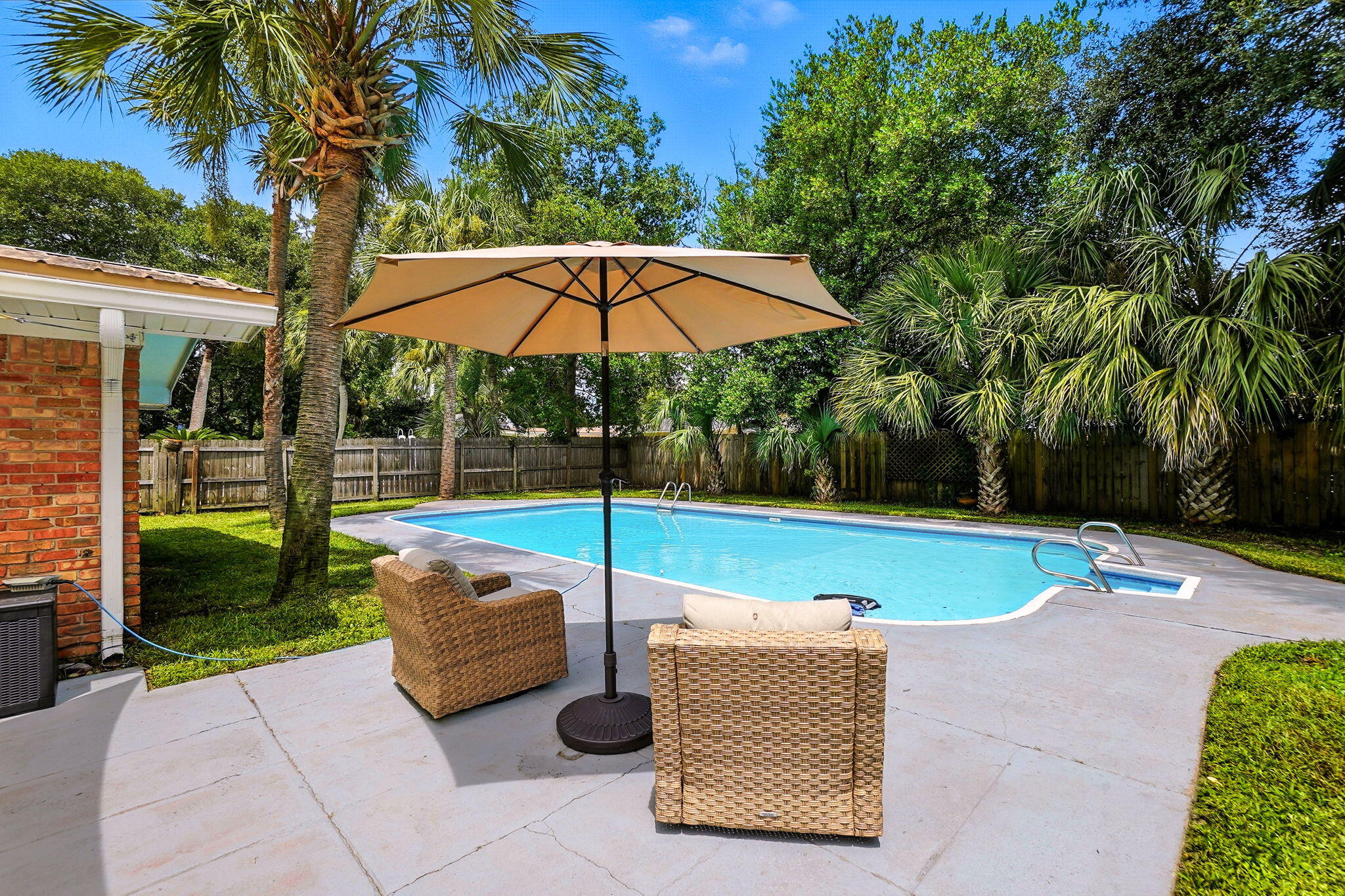 616 NE Fairway Avenue