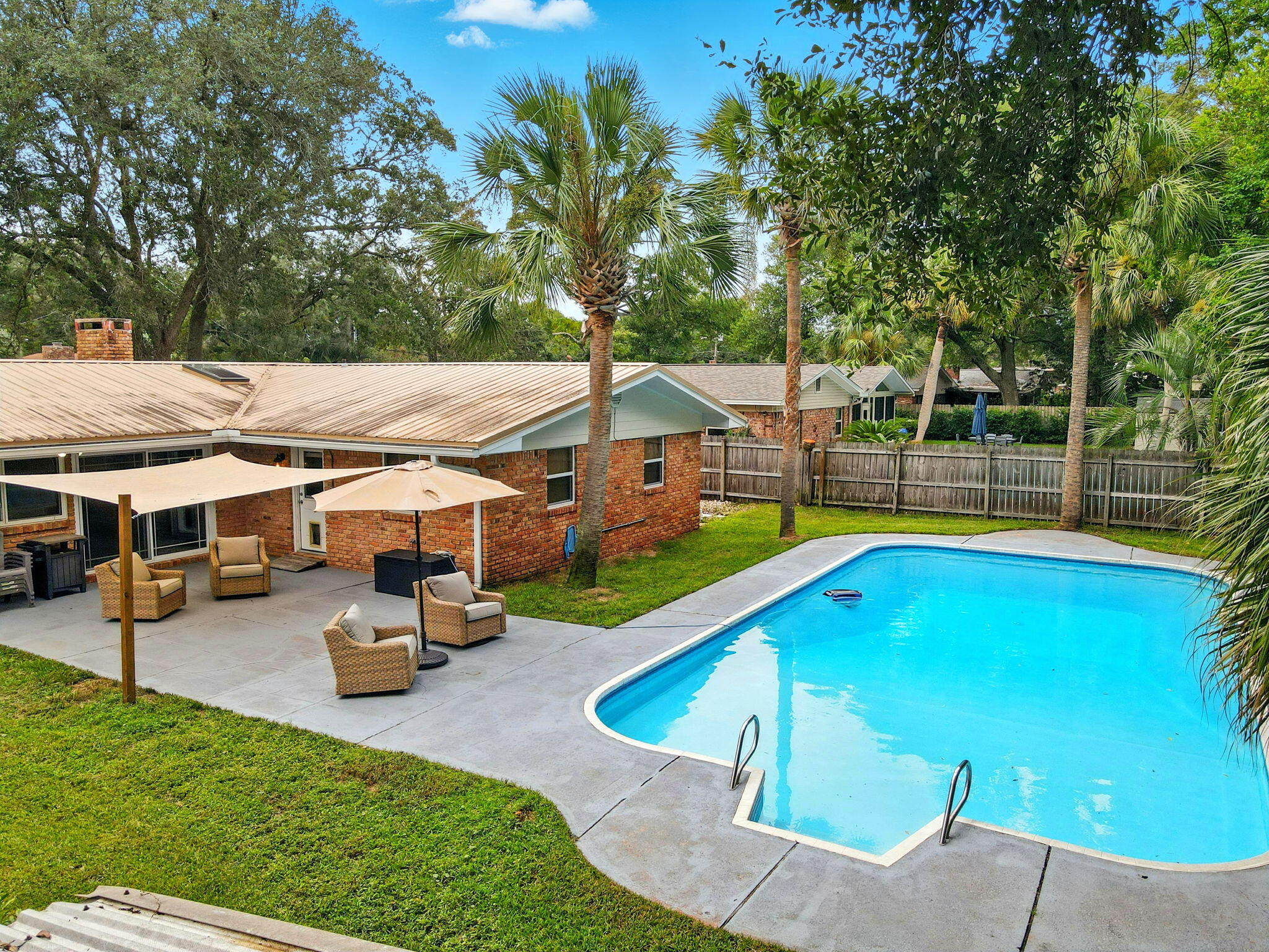 616 NE Fairway Avenue