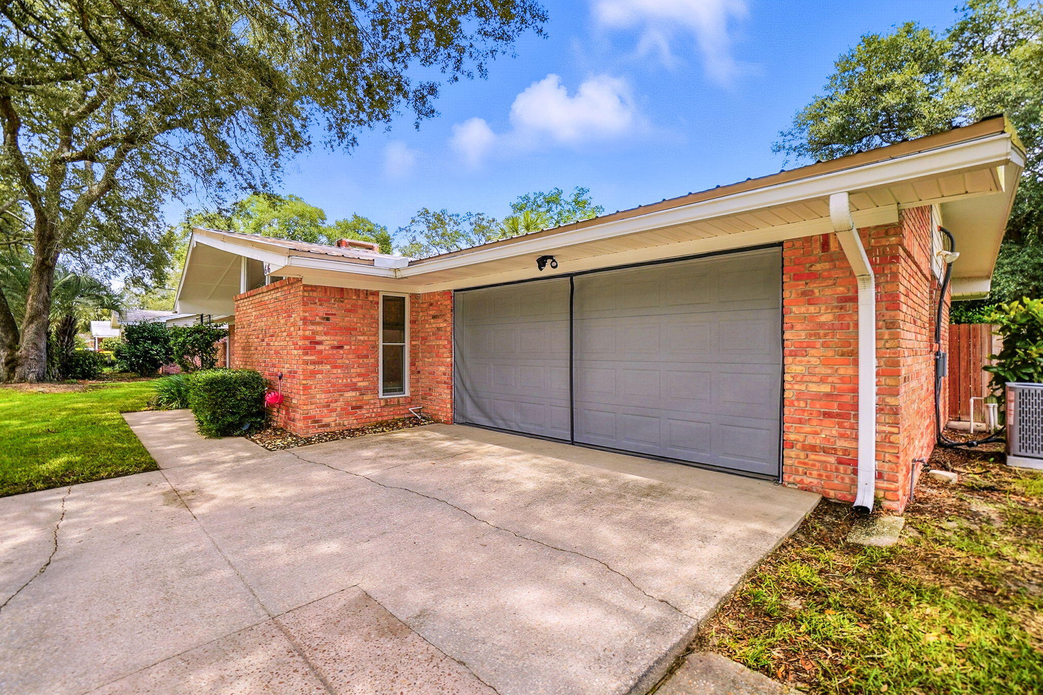 616 NE Fairway Avenue