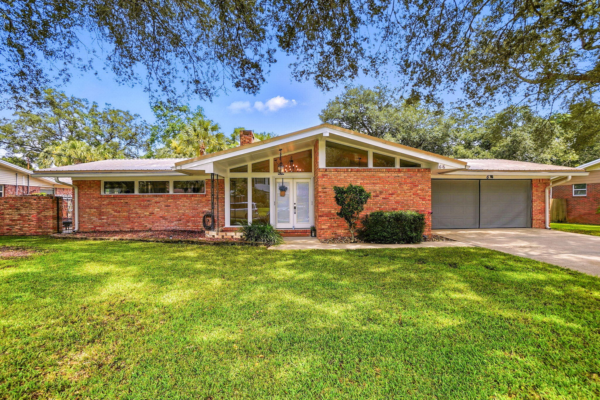 616 NE Fairway Avenue