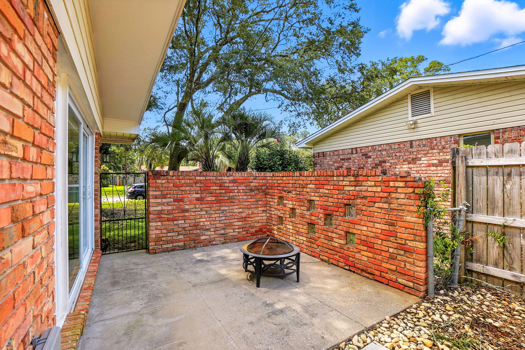 616 NE Fairway Avenue