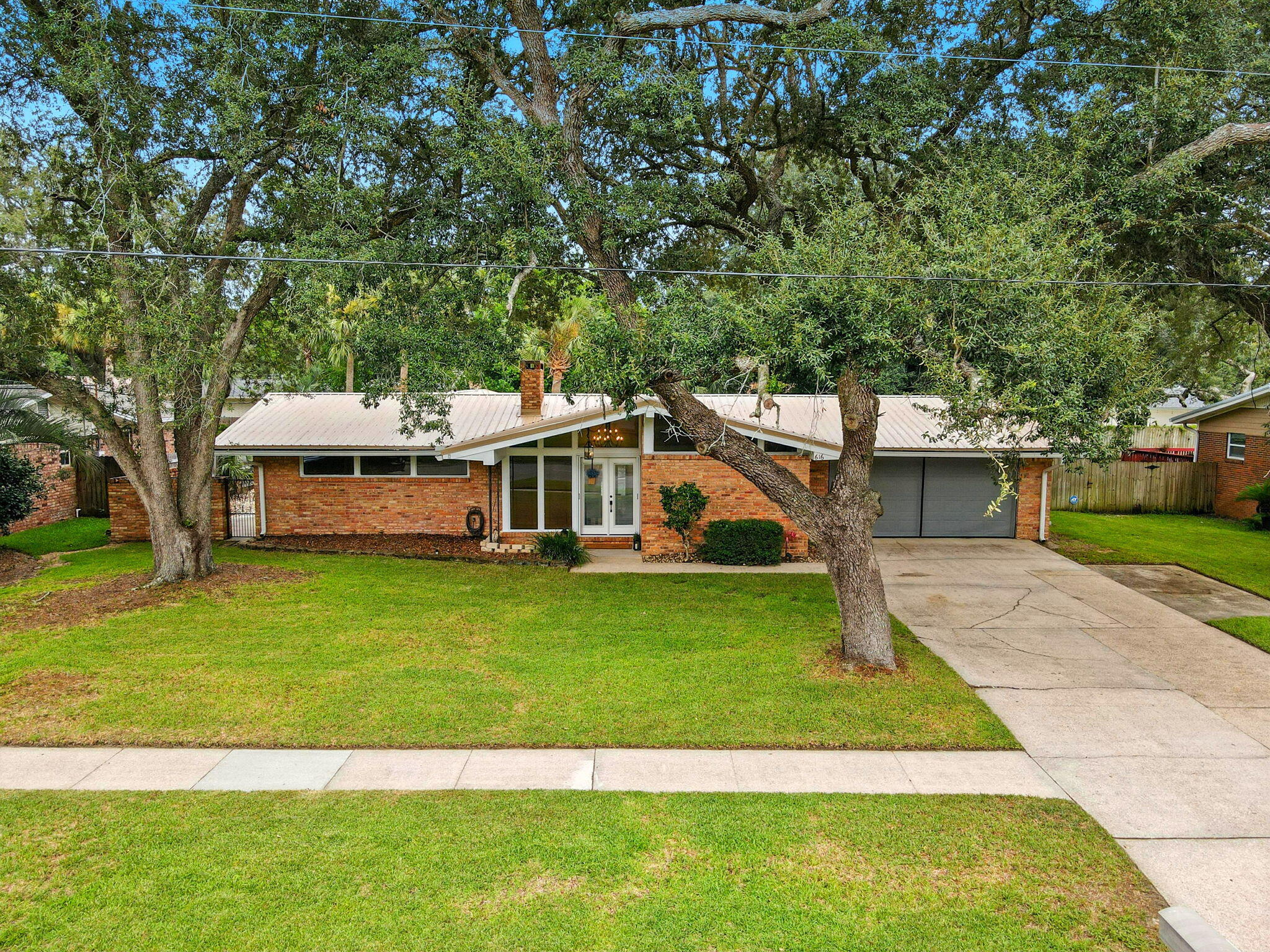 616 NE Fairway Avenue