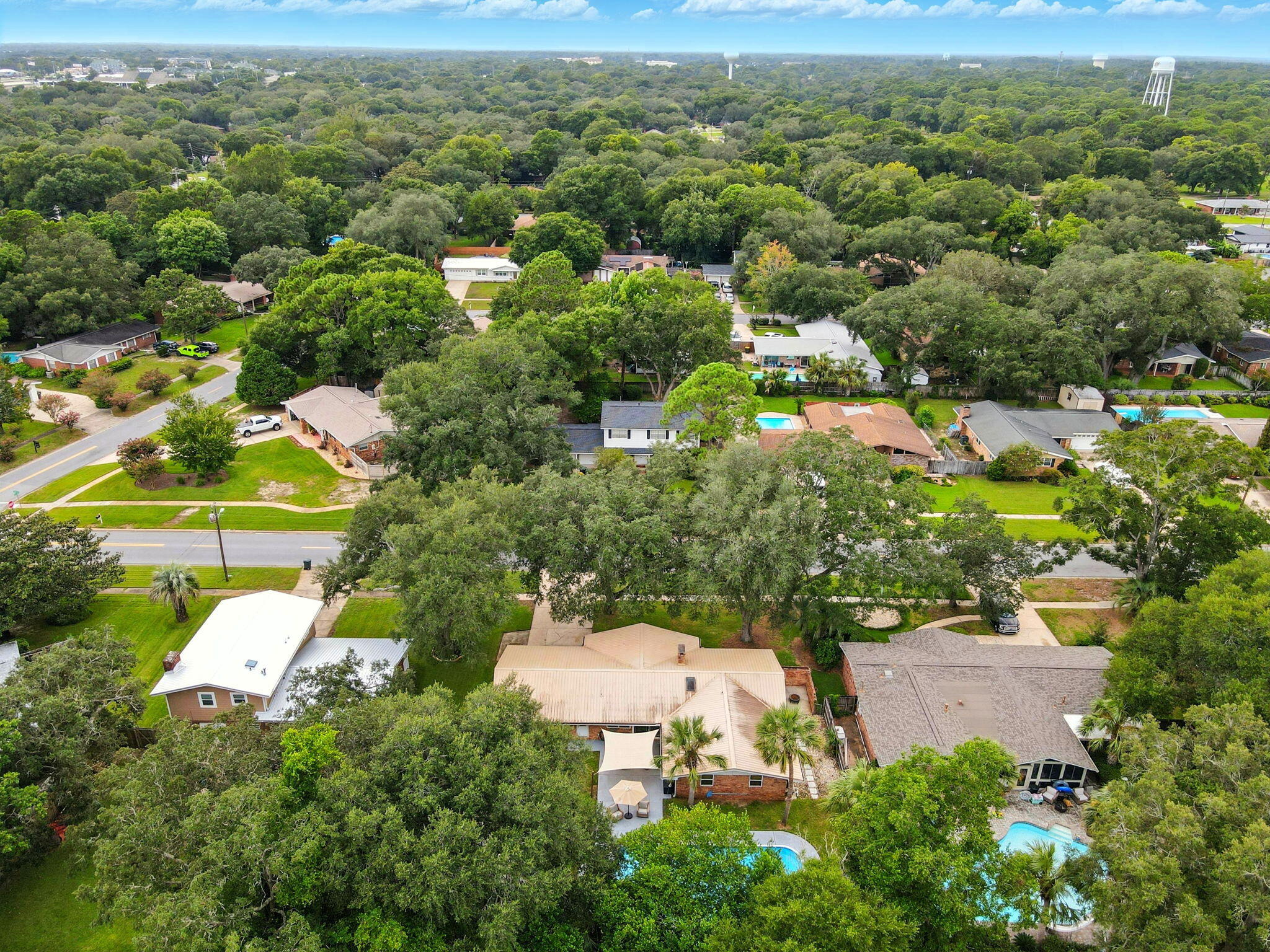 616 NE Fairway Avenue