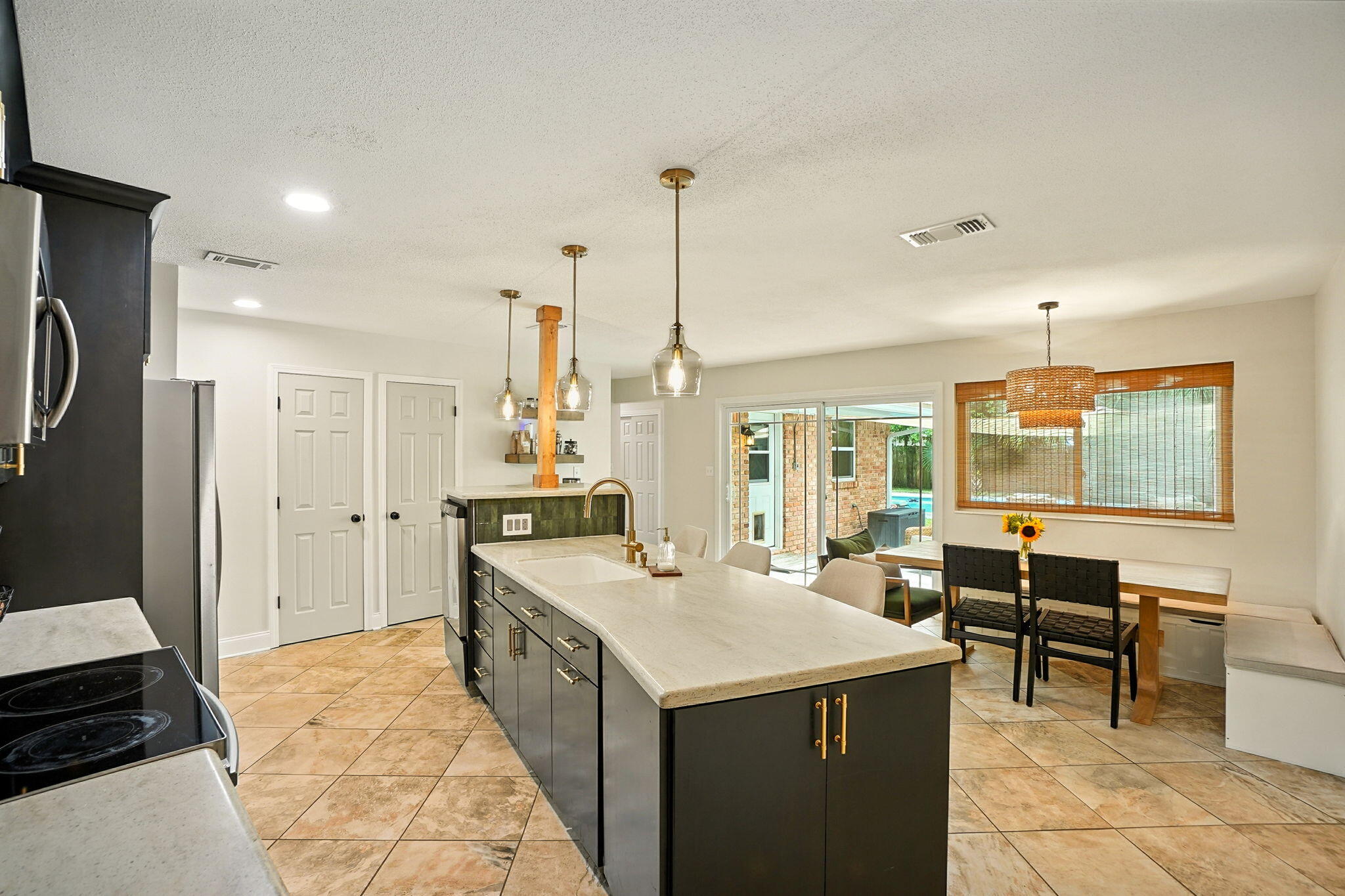 616 NE Fairway Avenue