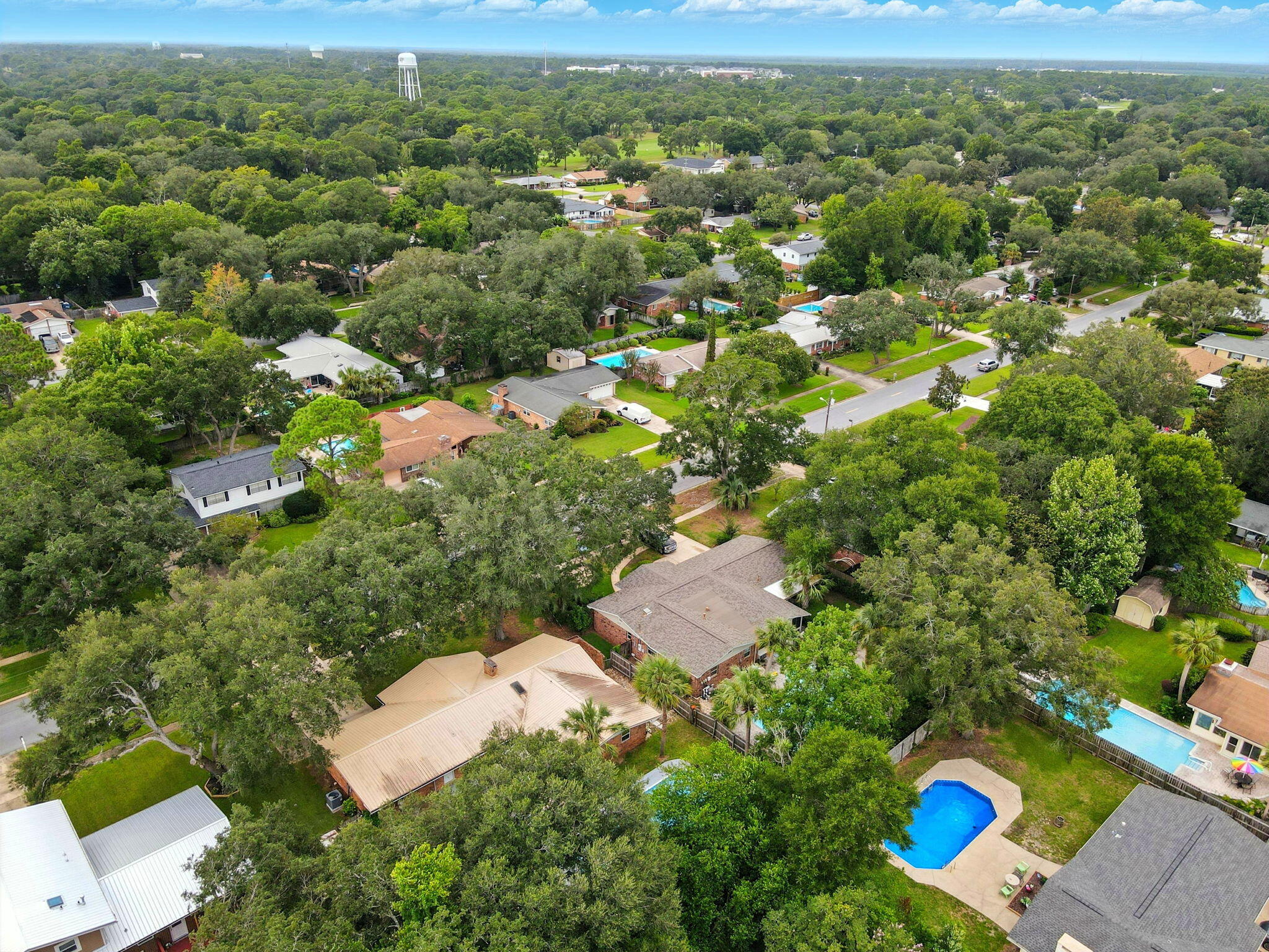 616 NE Fairway Avenue