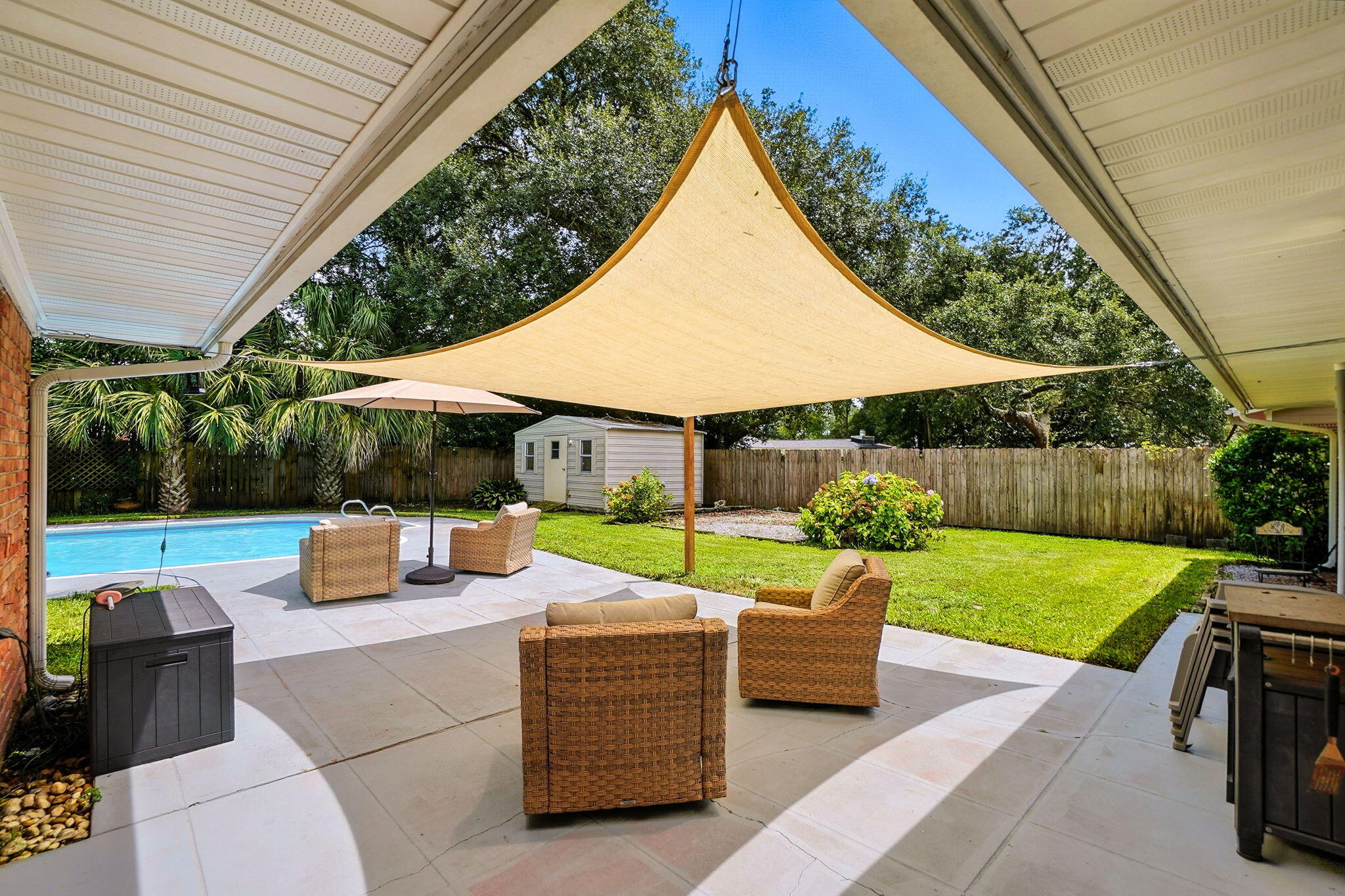 616 NE Fairway Avenue