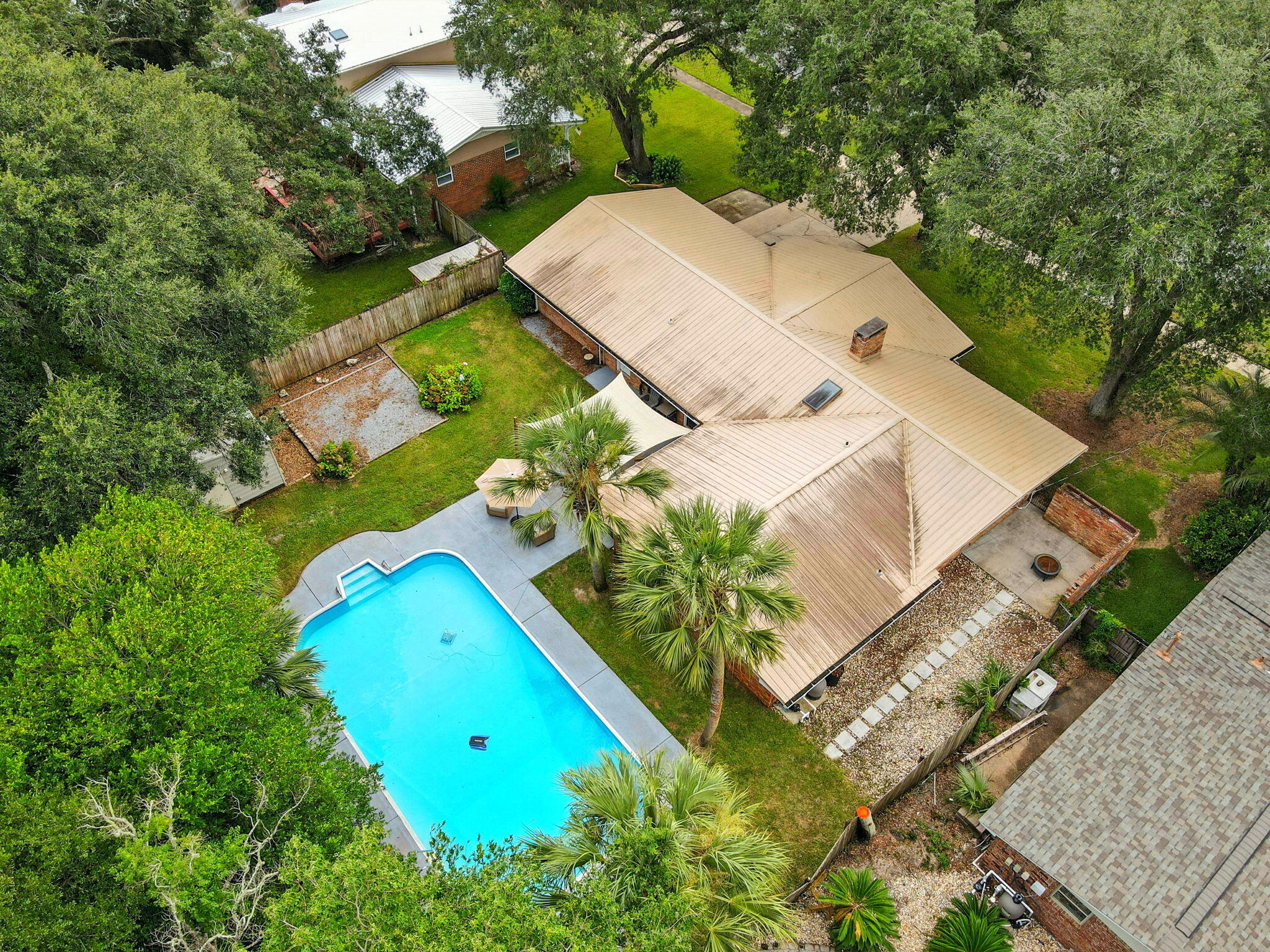 616 NE Fairway Avenue