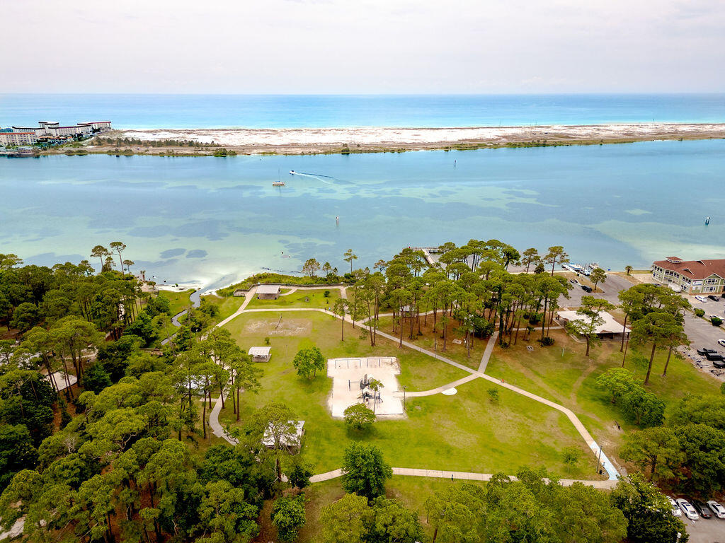 209 SW Honeytree Lane