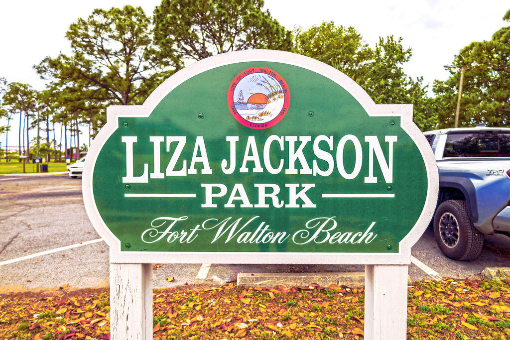 209 SW Honeytree Lane