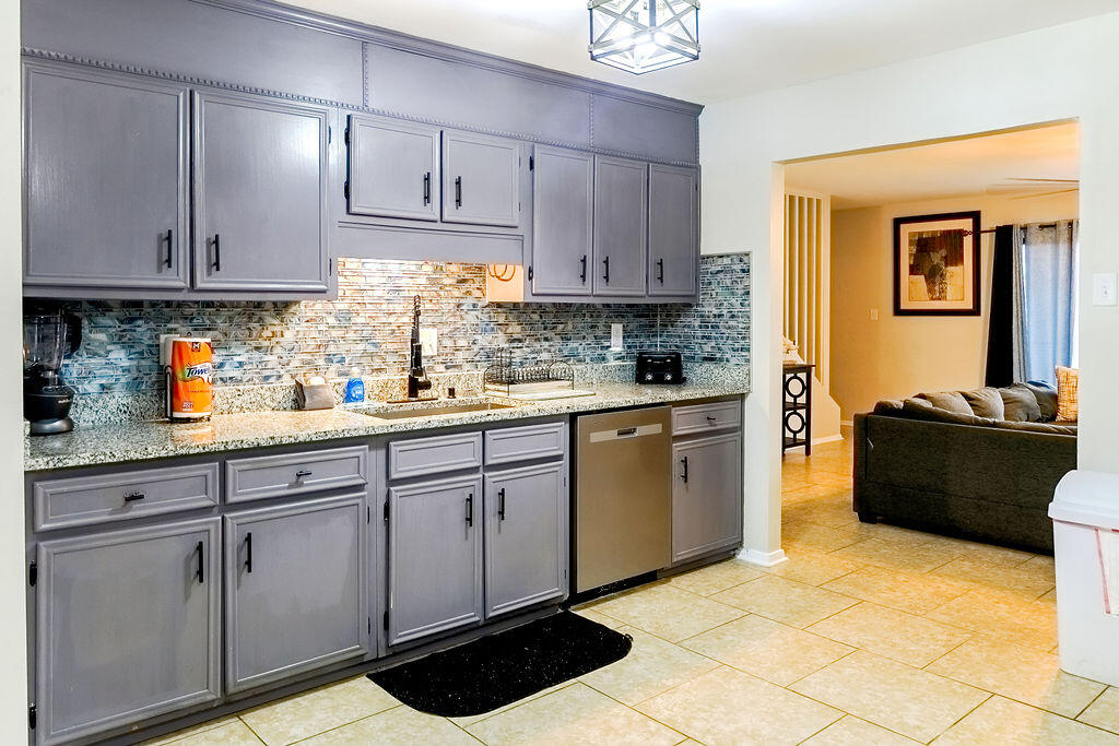 209 SW Honeytree Lane