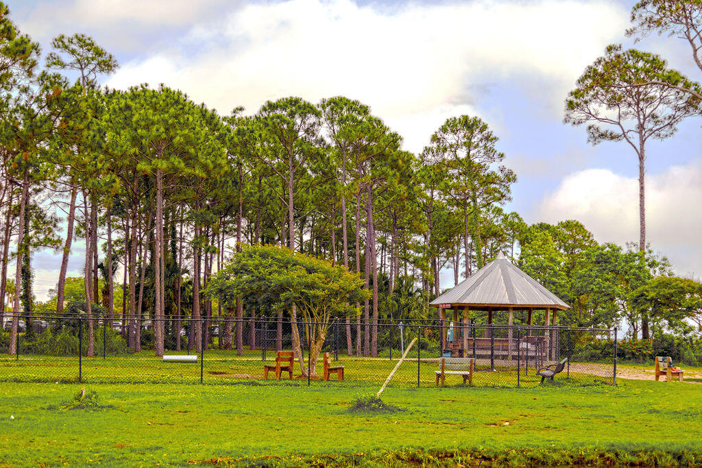 209 SW Honeytree Lane