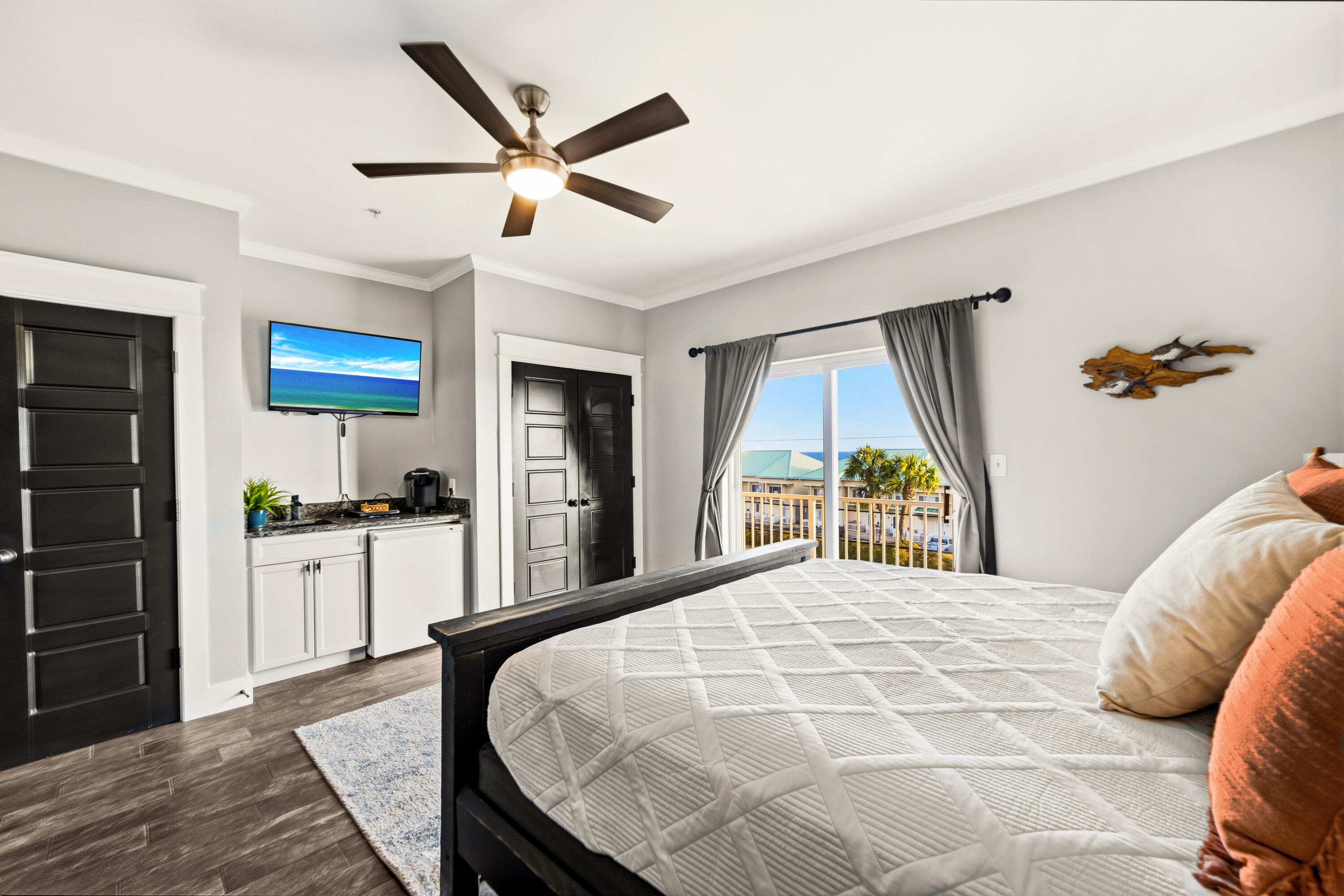 1986 Scenic Gulf Drive APT 3